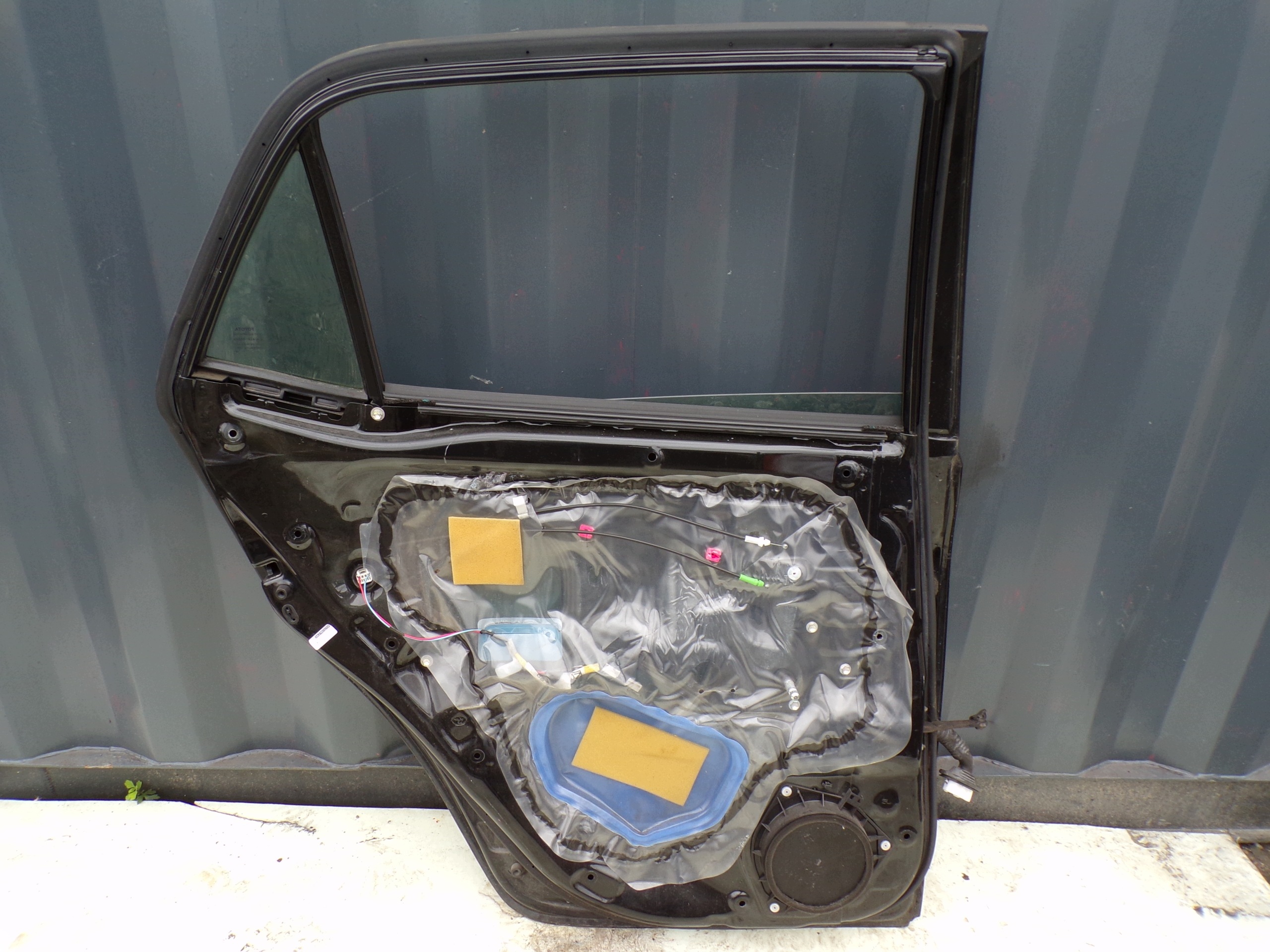 door left rear. rear part TOYOTA AURIS 1 and