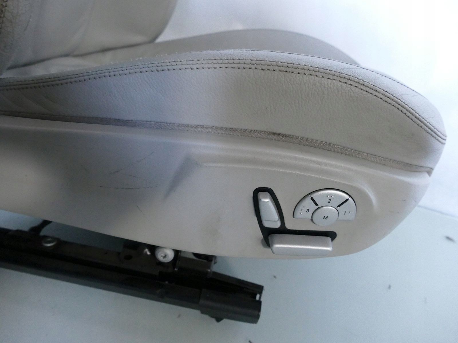 MERCEDES SLK R171 Sitz rechts Leder JASNY