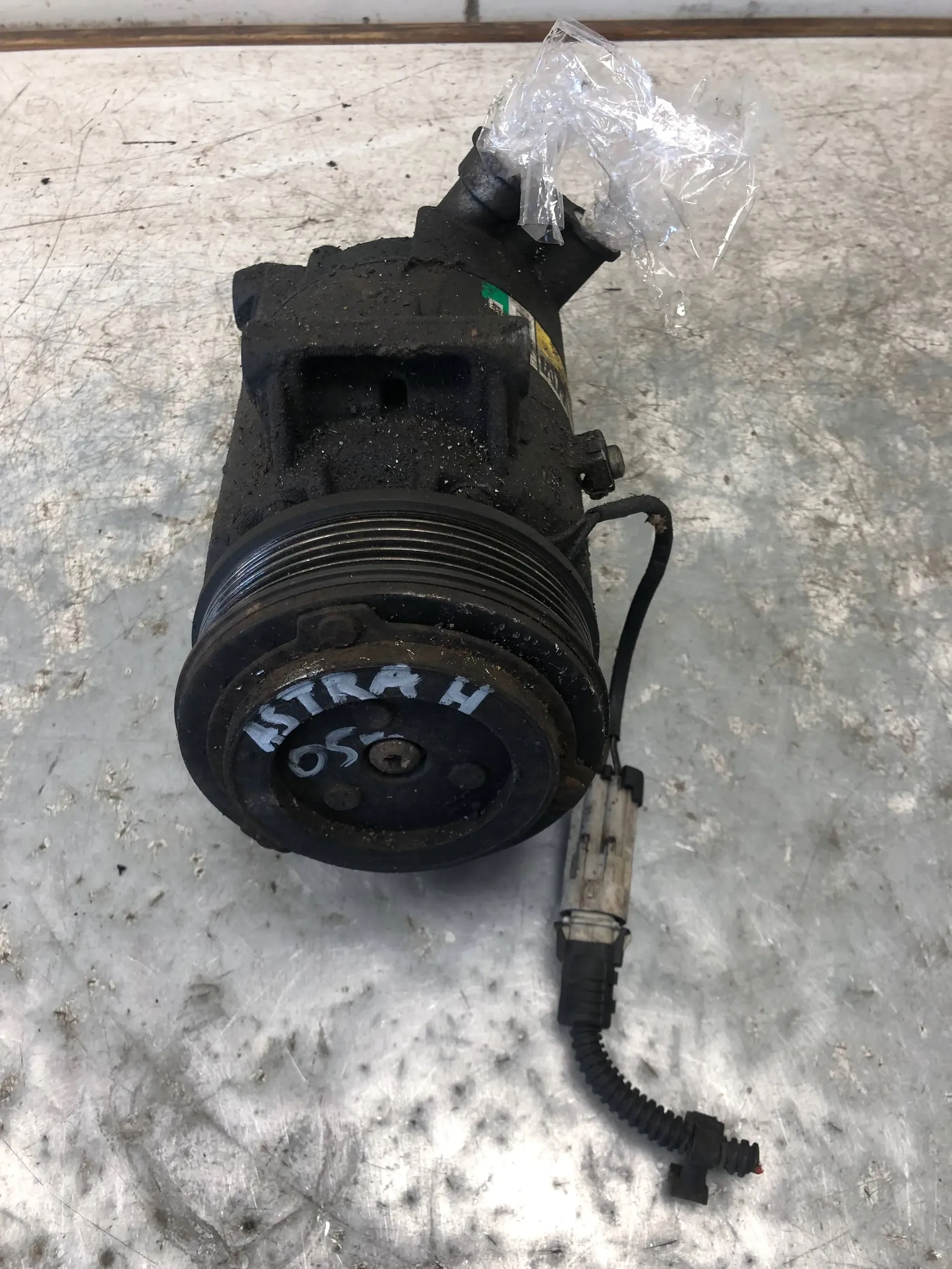 compressor compressor; of the air conditioning OPEL ASTRA H 13124752