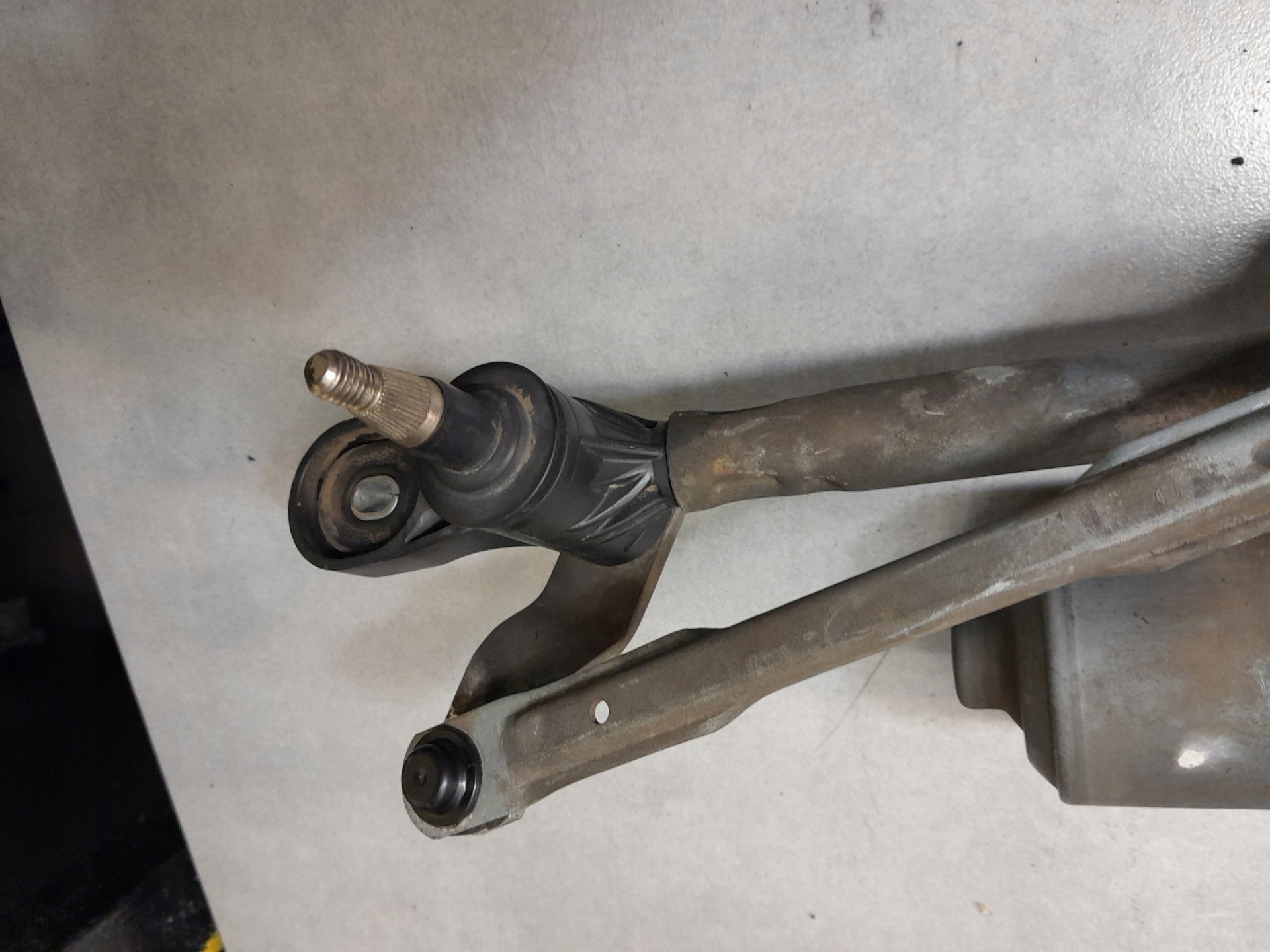 wiper mechanism front MAZDA 3 BK F00S2S2473