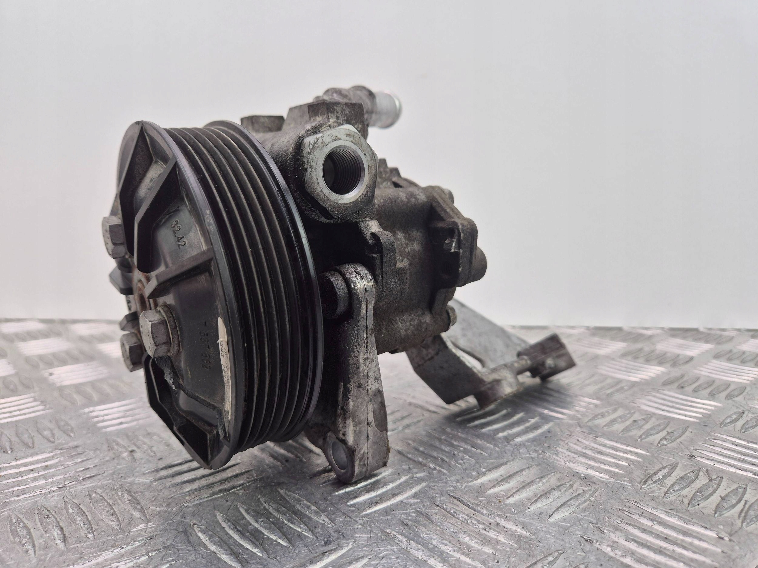BMW 3 E90 E91 330i Pompa servosterzo 676988704 N52B30