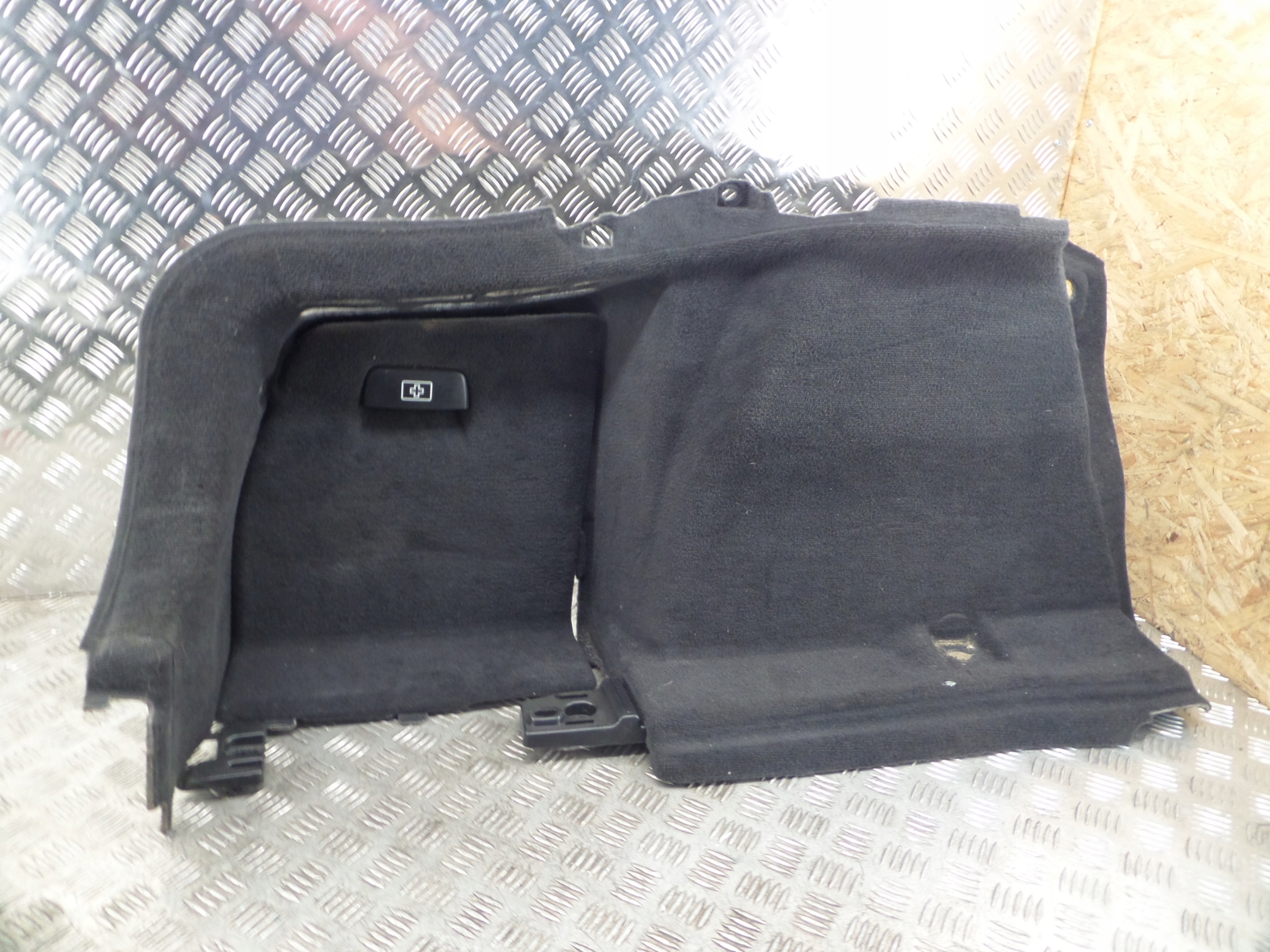 BMW F36 boot upholstery left 7337213
