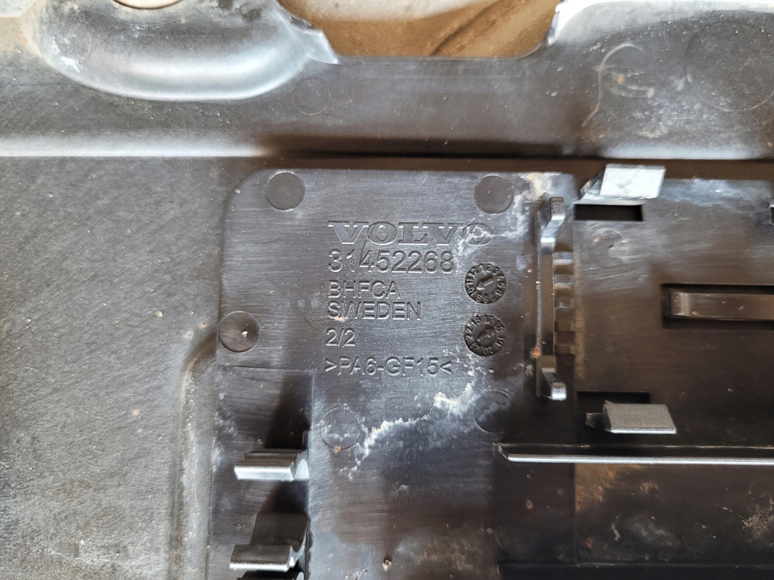 cover chassis left 31497613 VOLVO S60 III V60 II 2.0 D 3