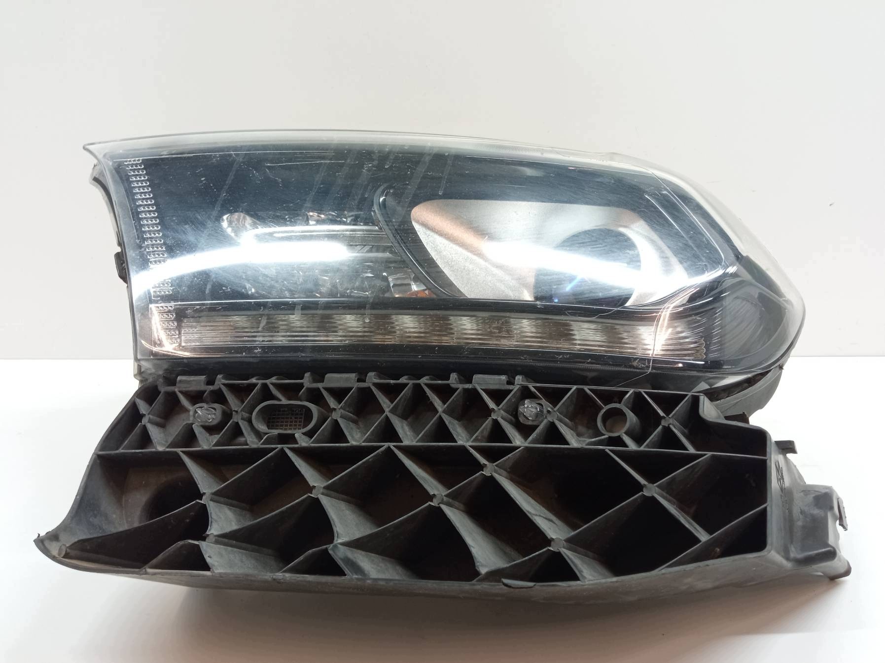 light front left EUROPA Dodge Durango III (2010- )