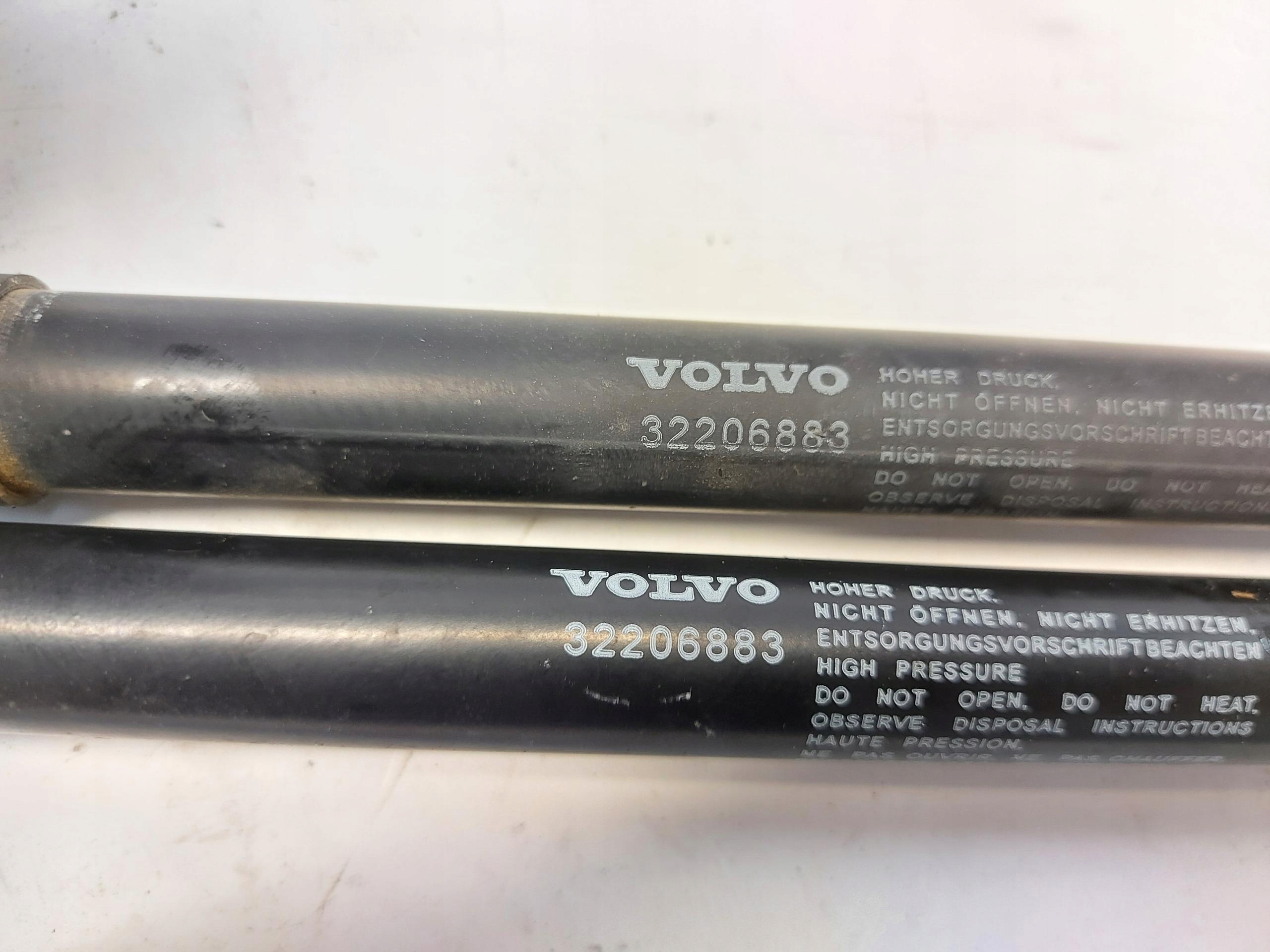 VOLVO XC40 D3 damper bonnets left right komplet 32206883