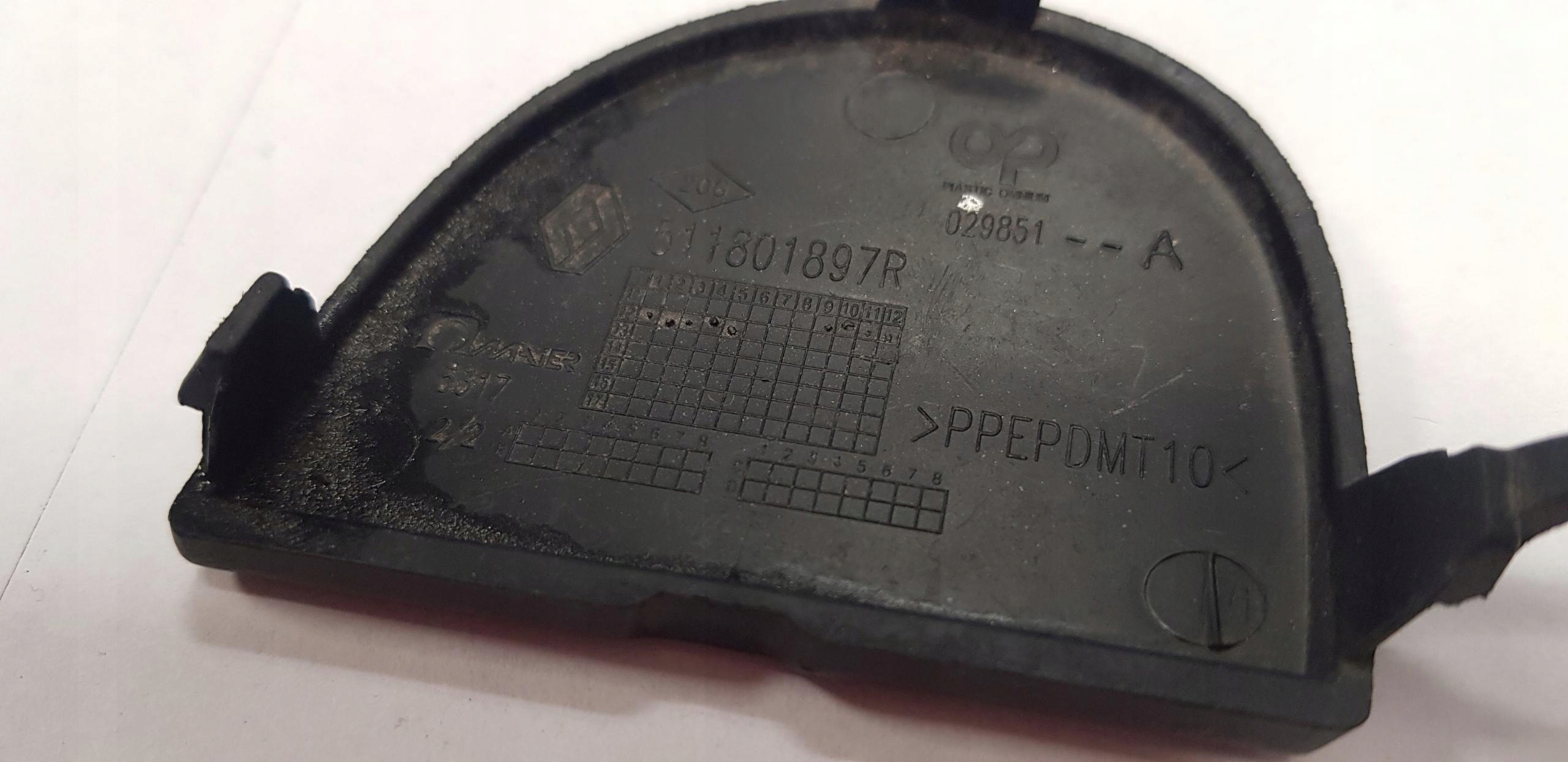 RENAULT MEGANE III LIFT 11- towing hook cap front