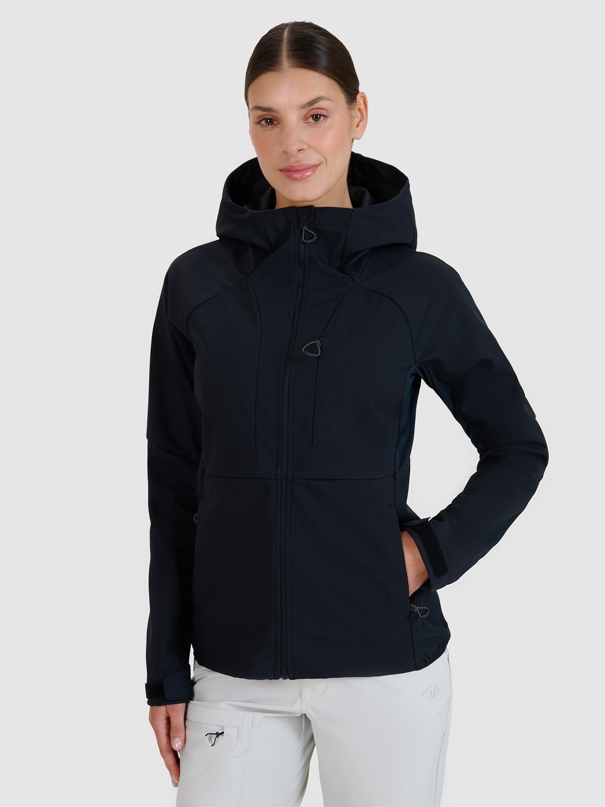 Dámská Softshellová Bunda 4F S Větruodolnou Membrána 100000 Xs F315 SS25