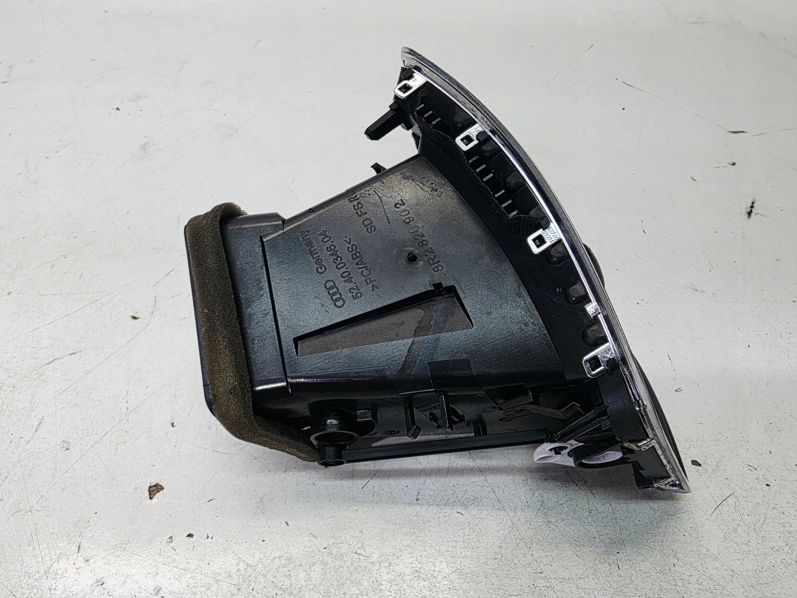 grid air conditioning devices right AUDI Q5 8R 8R2820902B