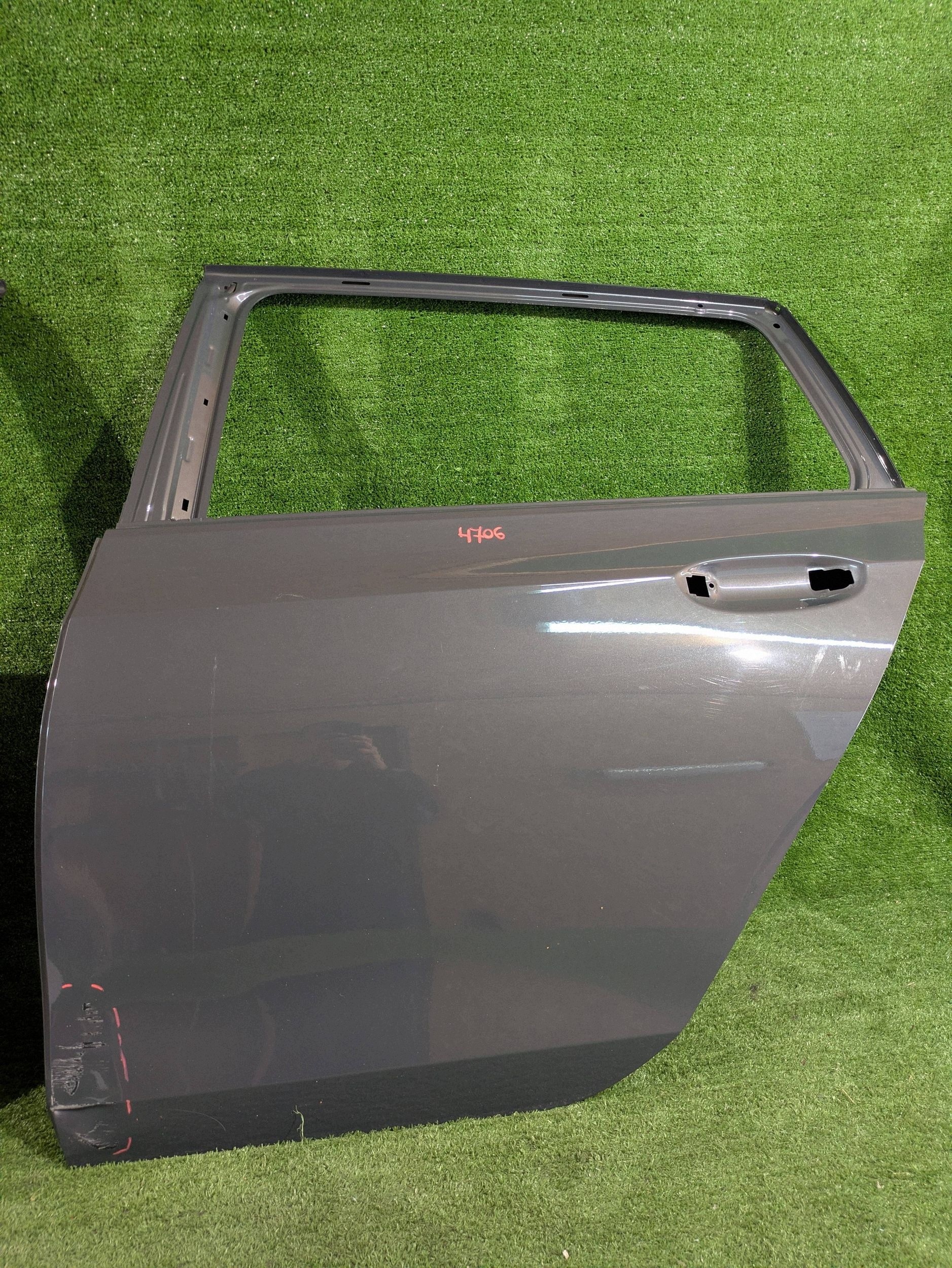 door rear. left left rear part VW GOLF VIII KOMBI NR.D4706