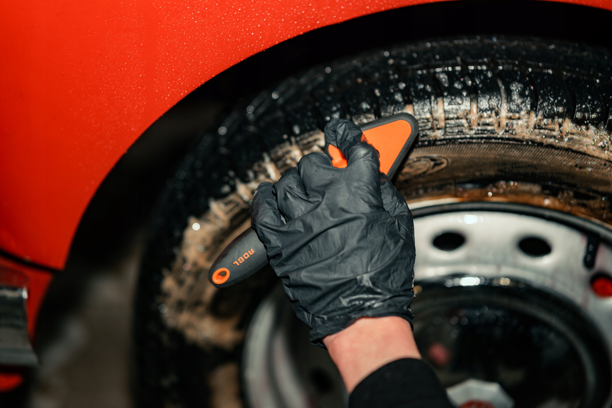 ADBL TIRE BRUSH trwała szczotka do czyszczenia opon i wycieraczek gumowych Numer katalogowy producenta ADB000491