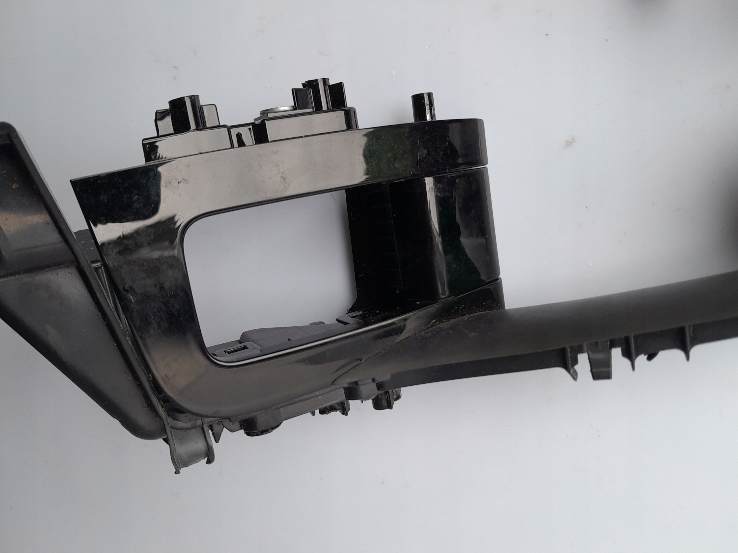 KLAMKA PRZYCISK DRZWI OTWIERANIA TESLA MODEL 3 Producent czesci Tesla