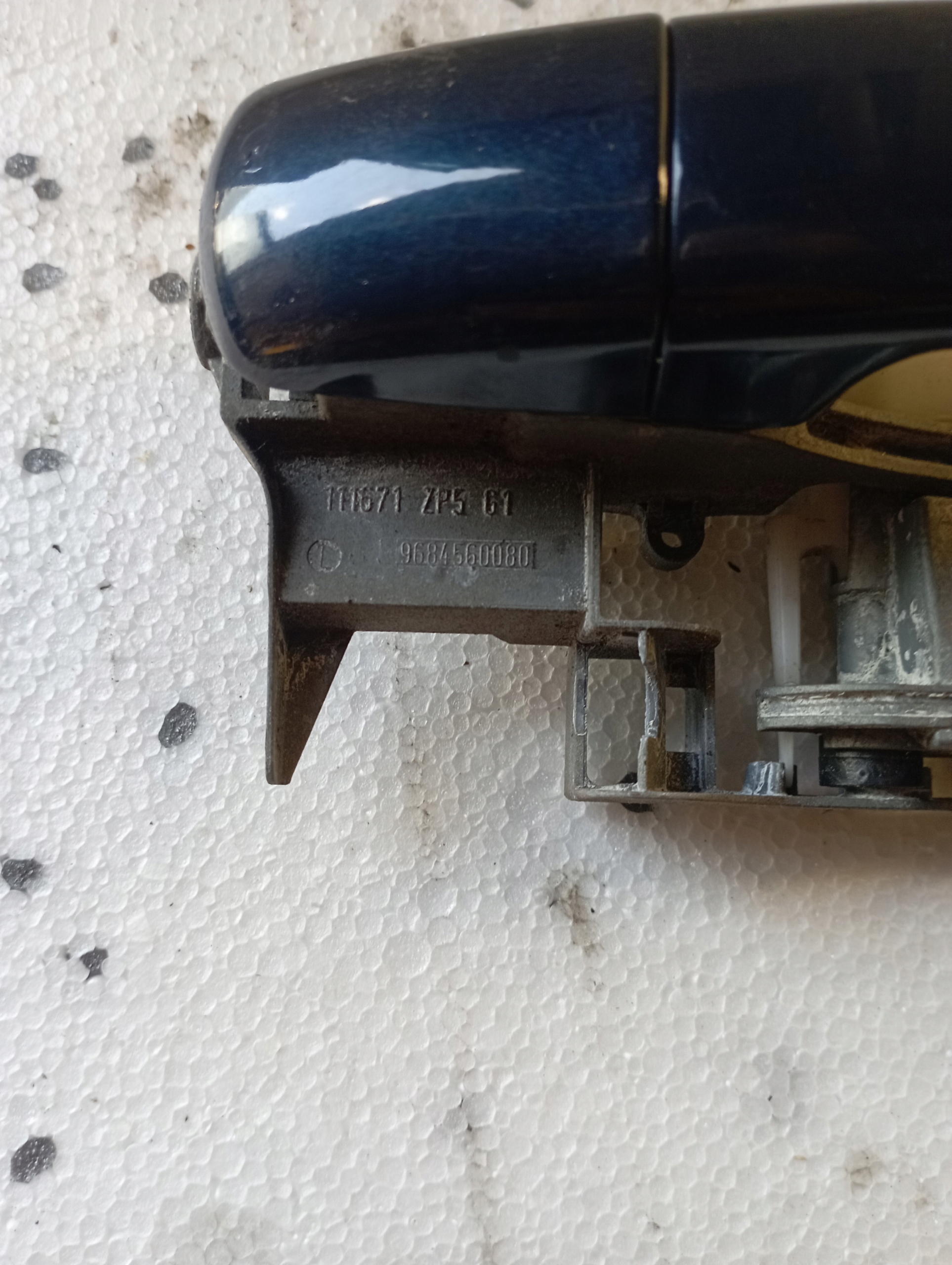handle left rear part Peugeot 5008 9684560080