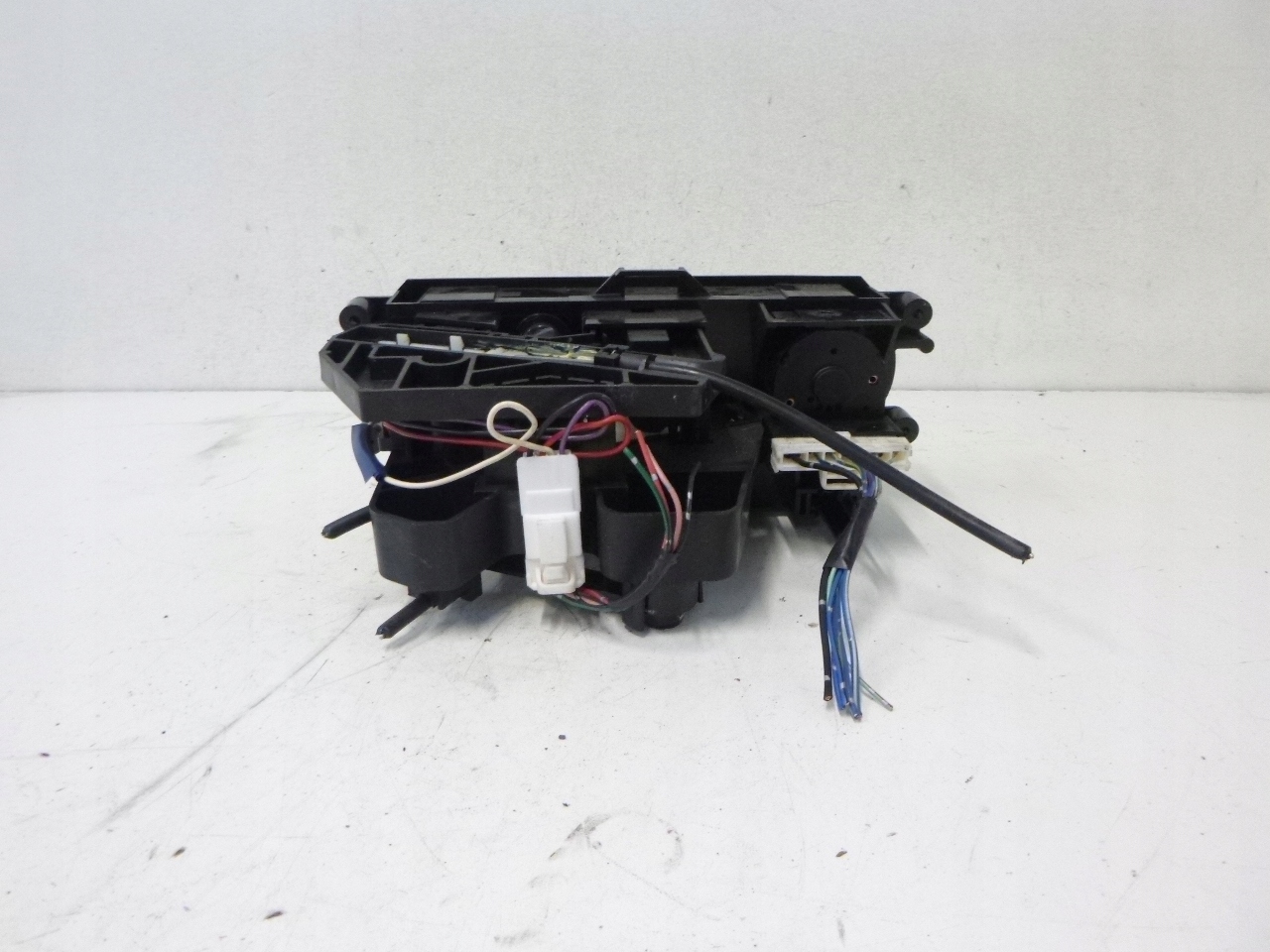 UNITE COMMANDE CLIMA BOUCHES BUSES NISSAN MICRA K11 00R.