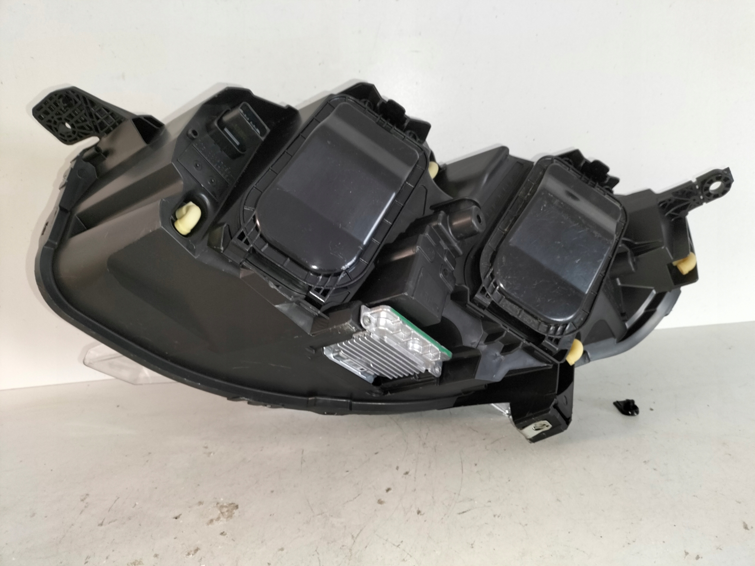 light front reflektor right OPEL ZAFIRA D 19- VIVARO C 19- XENON