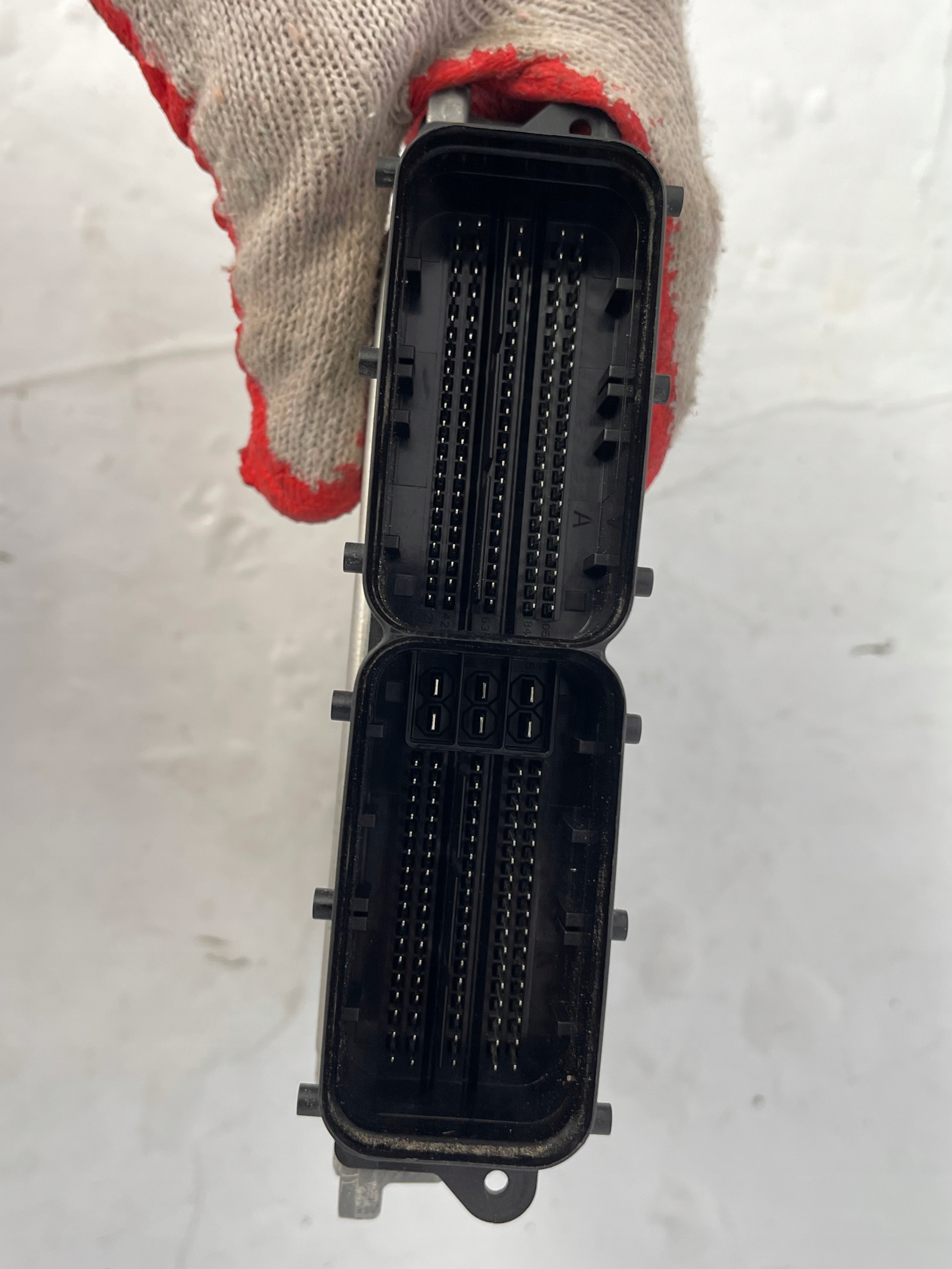 VW AUDI SKODA 2.0 TDI computer control unit of the engine 04L907309M