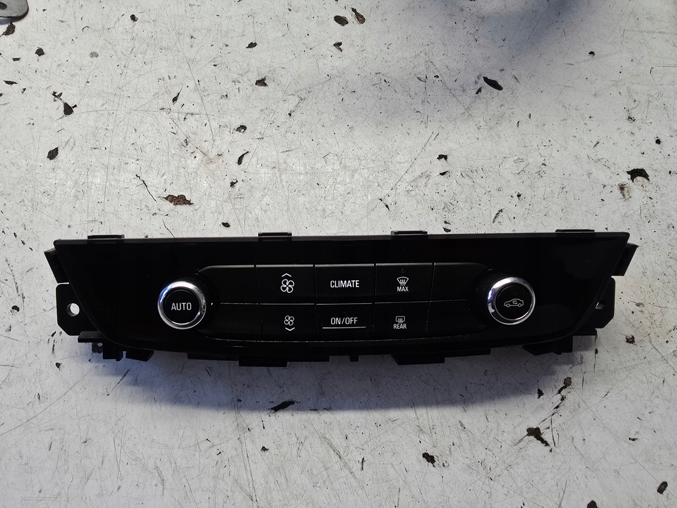 OPEL INSIGNIA B II Unite commande clima Bouches buses 39113537
