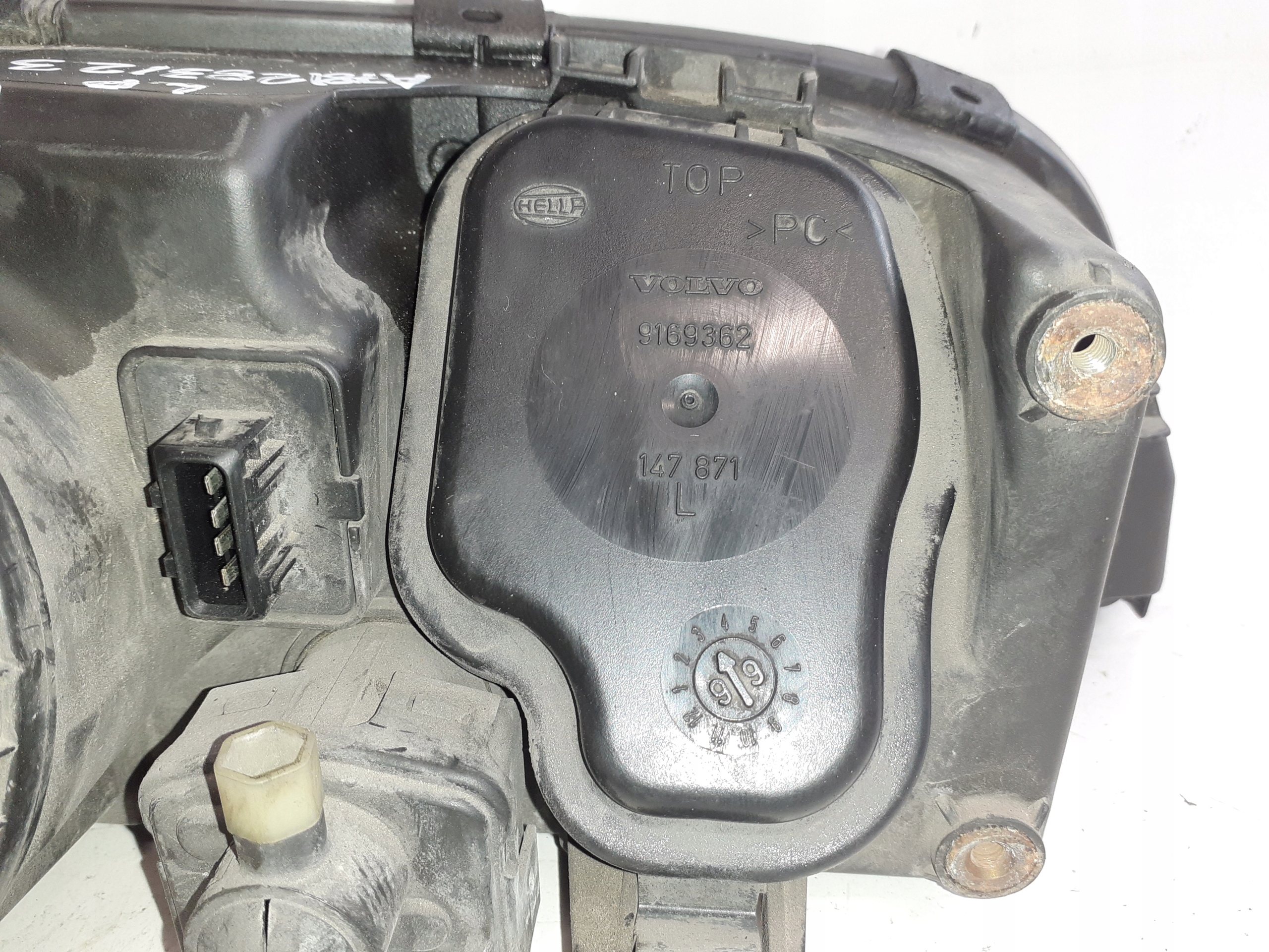 light left front VOLVO V70