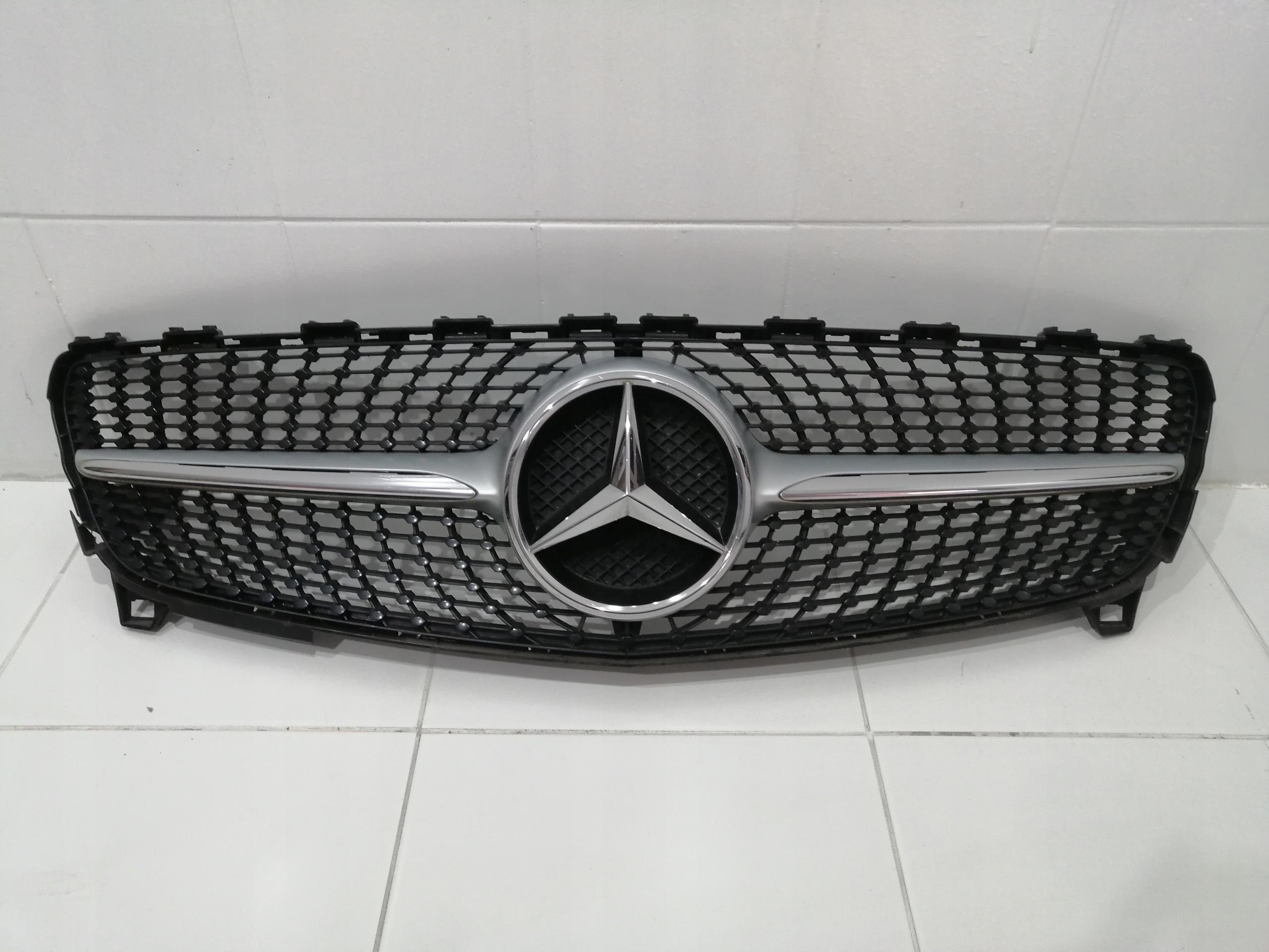 Mercedes-Benz A-Klasse W176 Kühlergrill FRONTGRILL Kühlergitter A1768881760 - Thumbnail 1