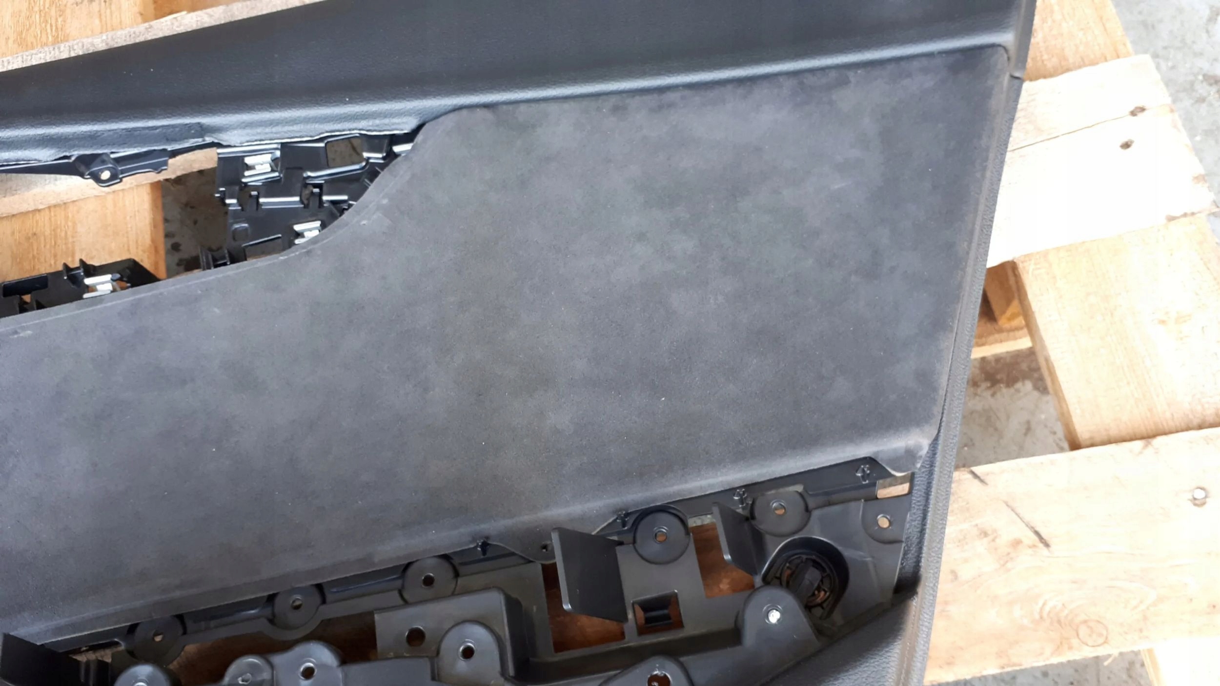 S4 B9 A4 8W side door right rear part ALCANTARA EU