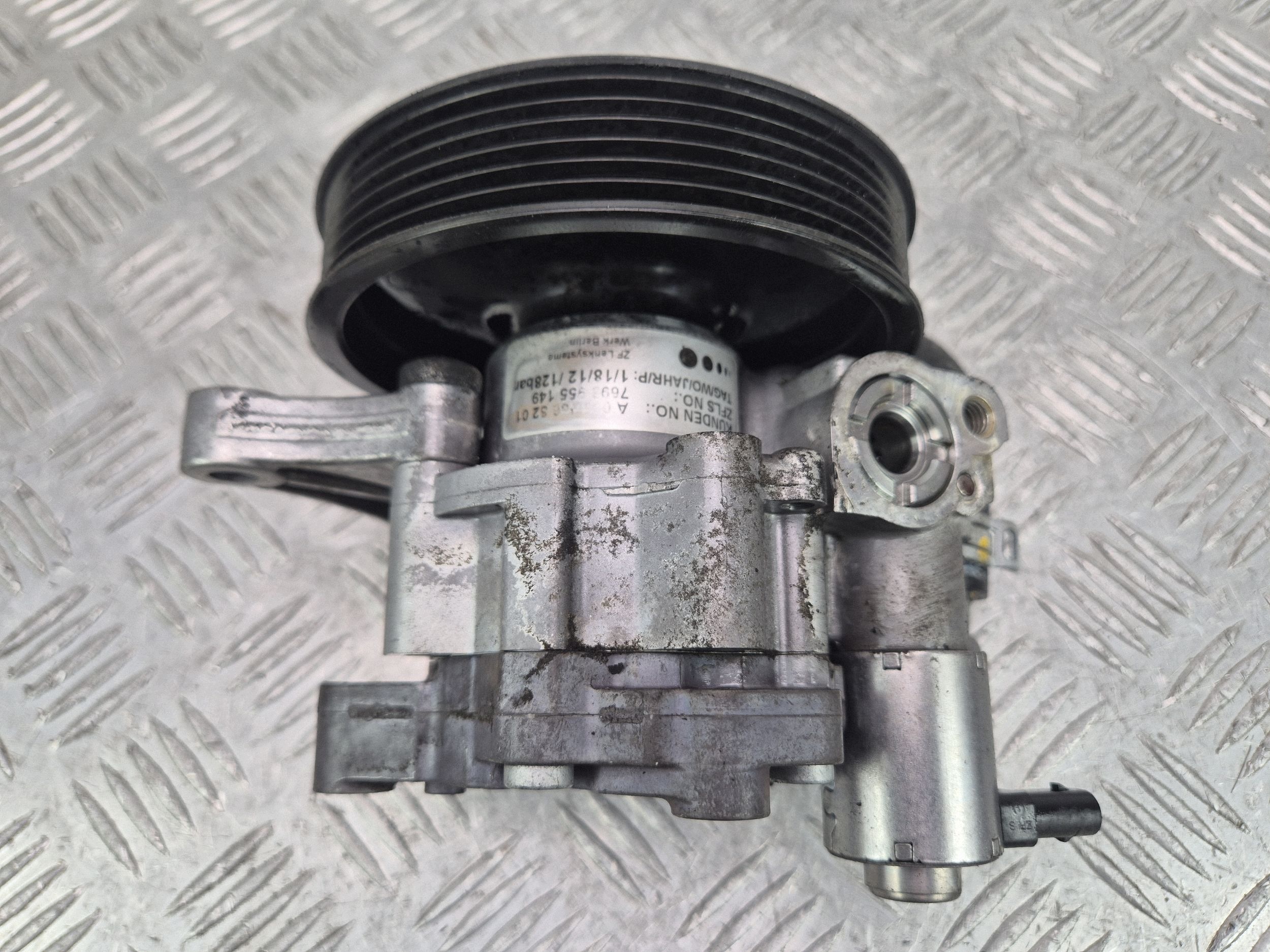 Mercedes E200 CGI W212 servo pump 7693955149