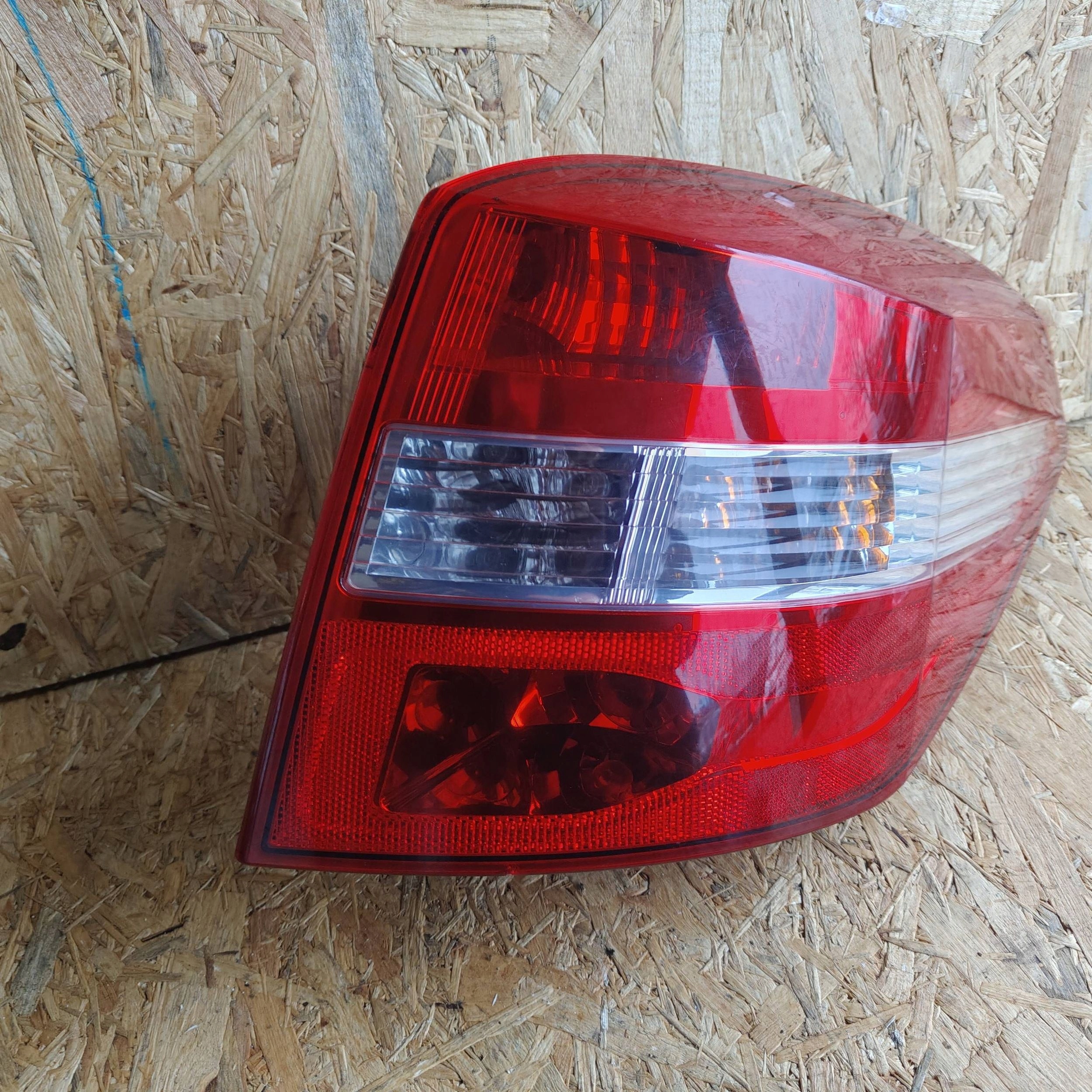 light rear rear part side right Renault Laguna III 265500002R