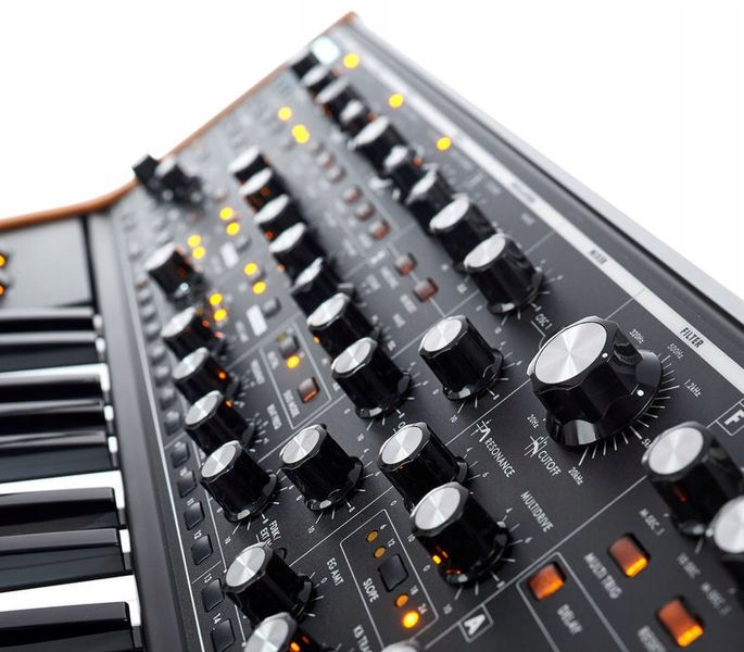 Moog Subsequent 37 Standard Waga produktu z opakowaniem jednostkowym 11.85 kg