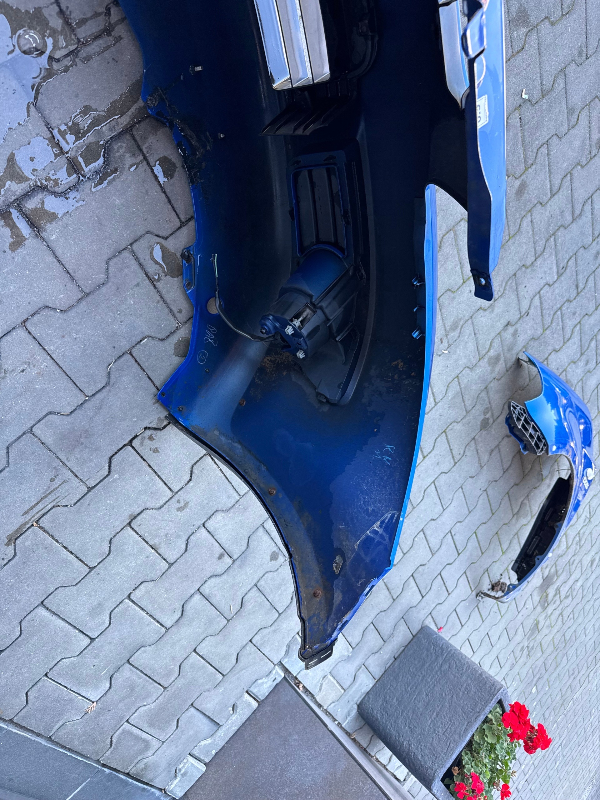 SUZUKI SX4 06R- bumper front front SX4 SX-4 original blue !