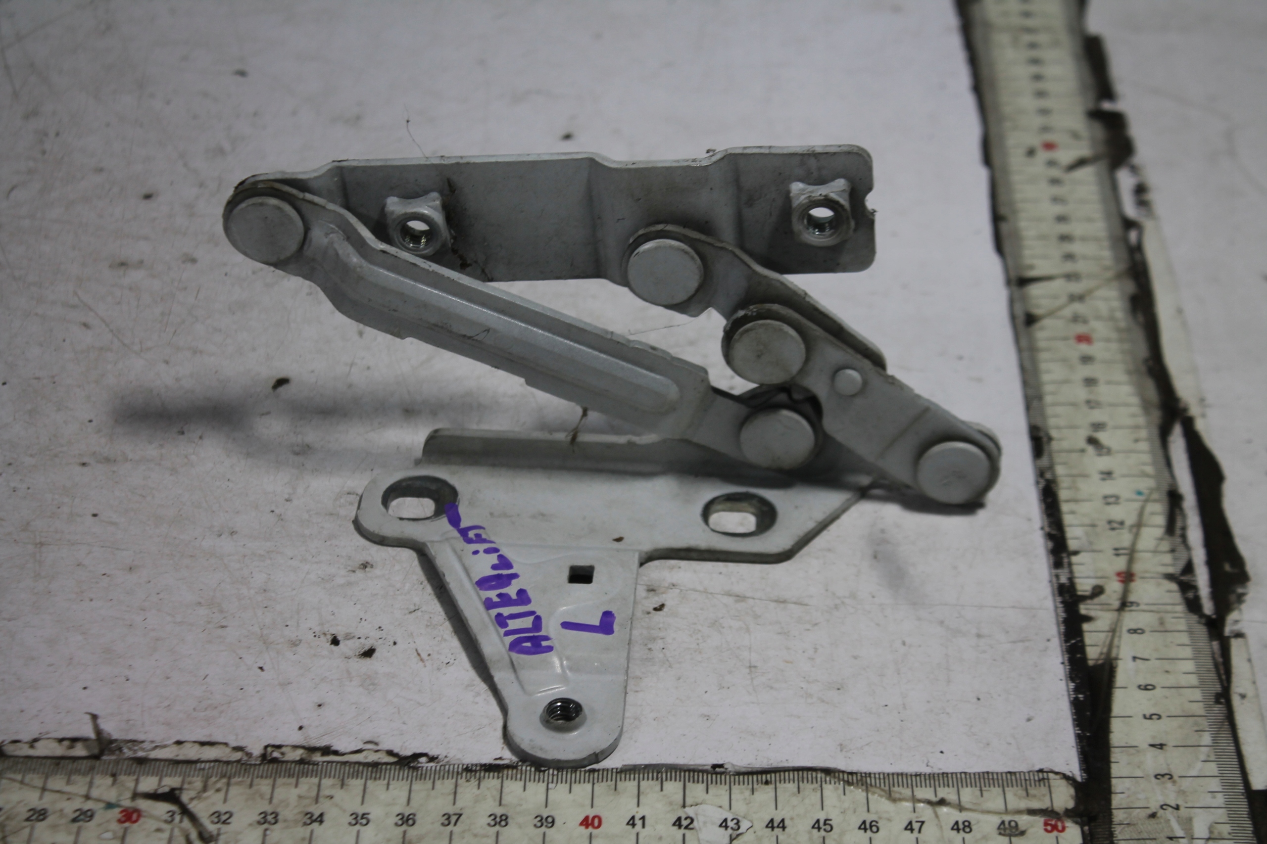 Cerniera Cerniere cofano KOMPLET ALTEA delle ruote. LS9R 09-15