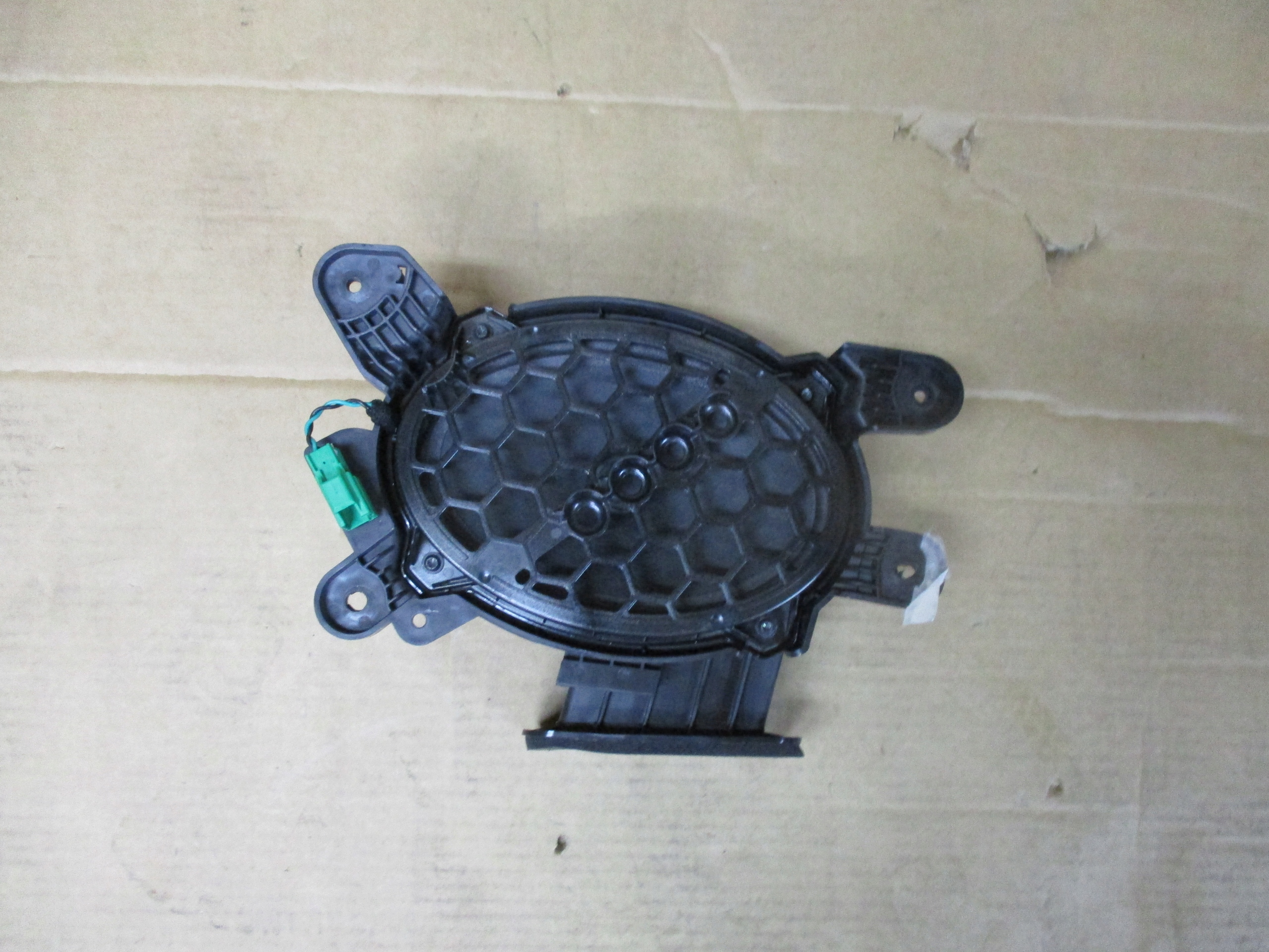 LJ6T19A067BA - FORD KUGA MK3 САБВУФЕР ДИНАМИК LJ6T-19A067-BA