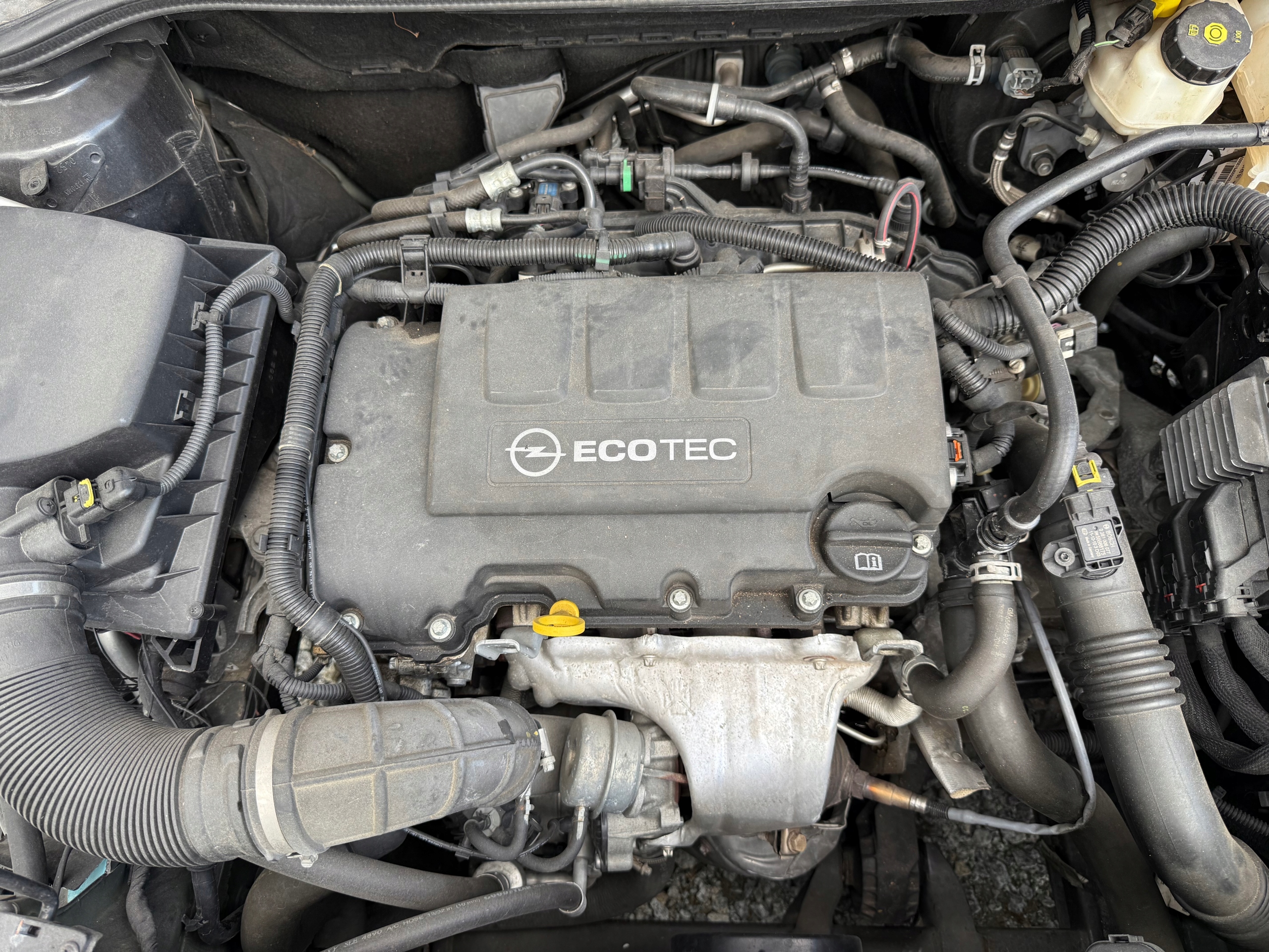 engine unprotected pillar A14NET 1.4 TURBO OPEL ASTRA J IV