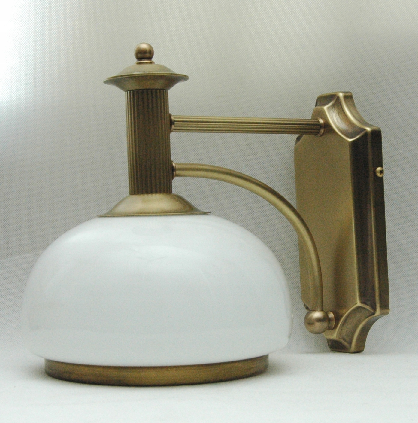 Mosadzné nástenné svietidlo, nástenná lampa z mosadze