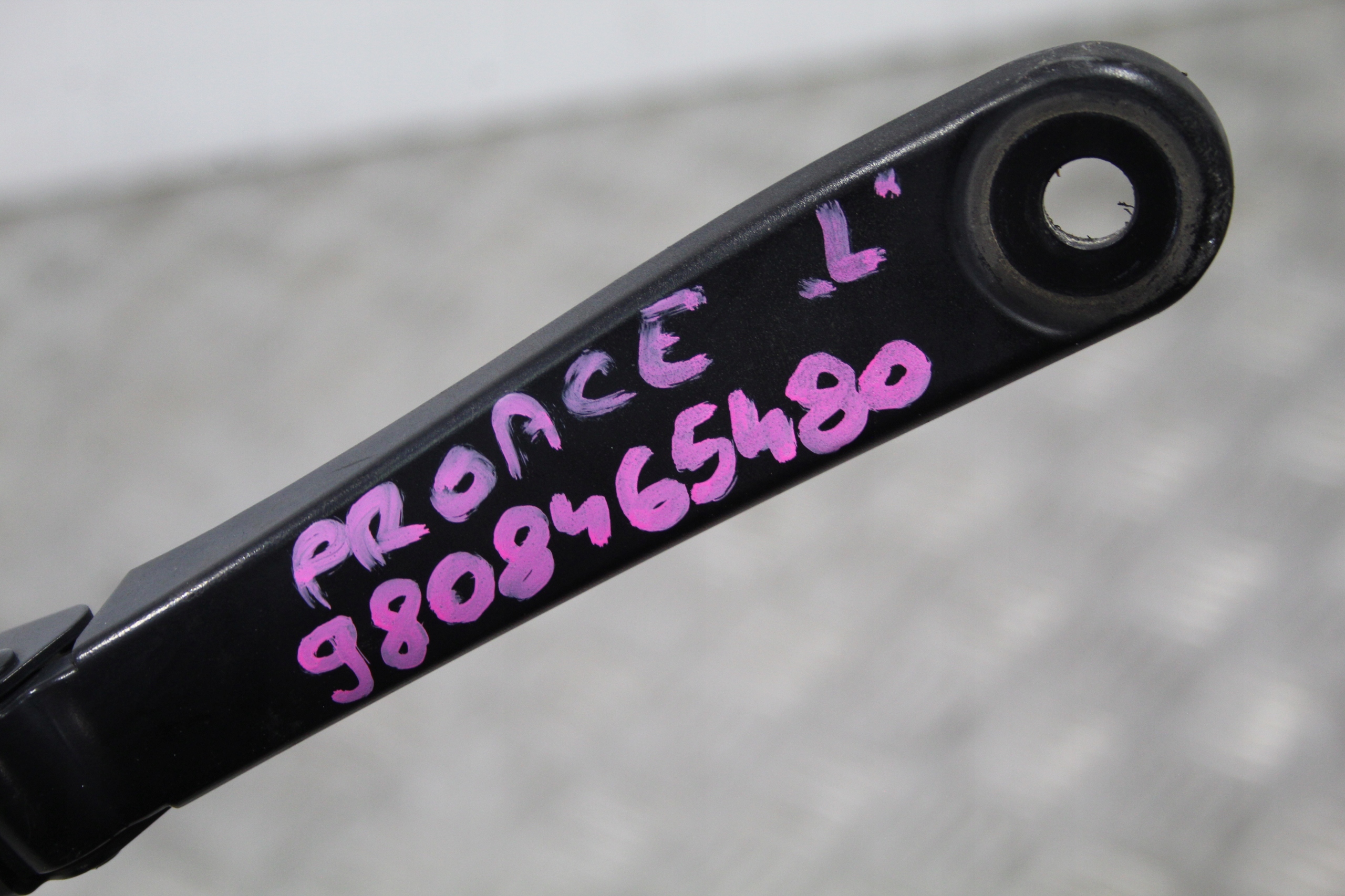 wiper arm left TOYOTA PROACE VERSO II 2