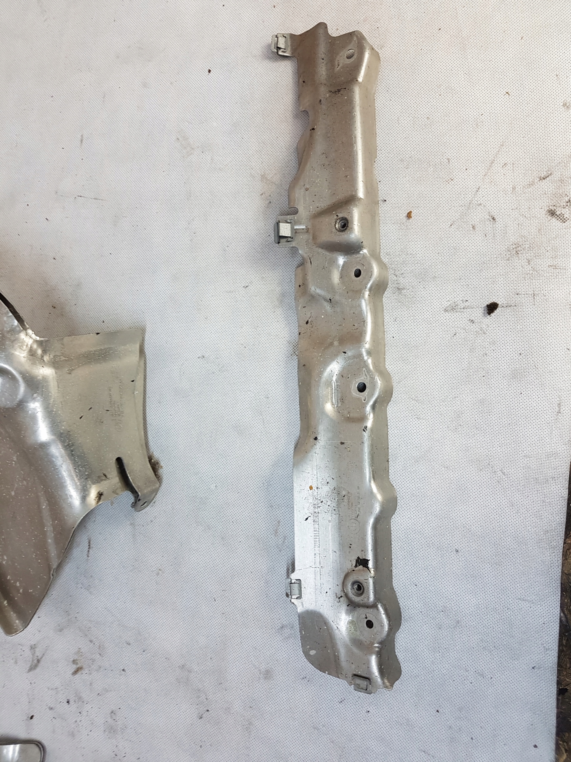 BMW M3 M4 F80 F82 тепловий екран 7848037