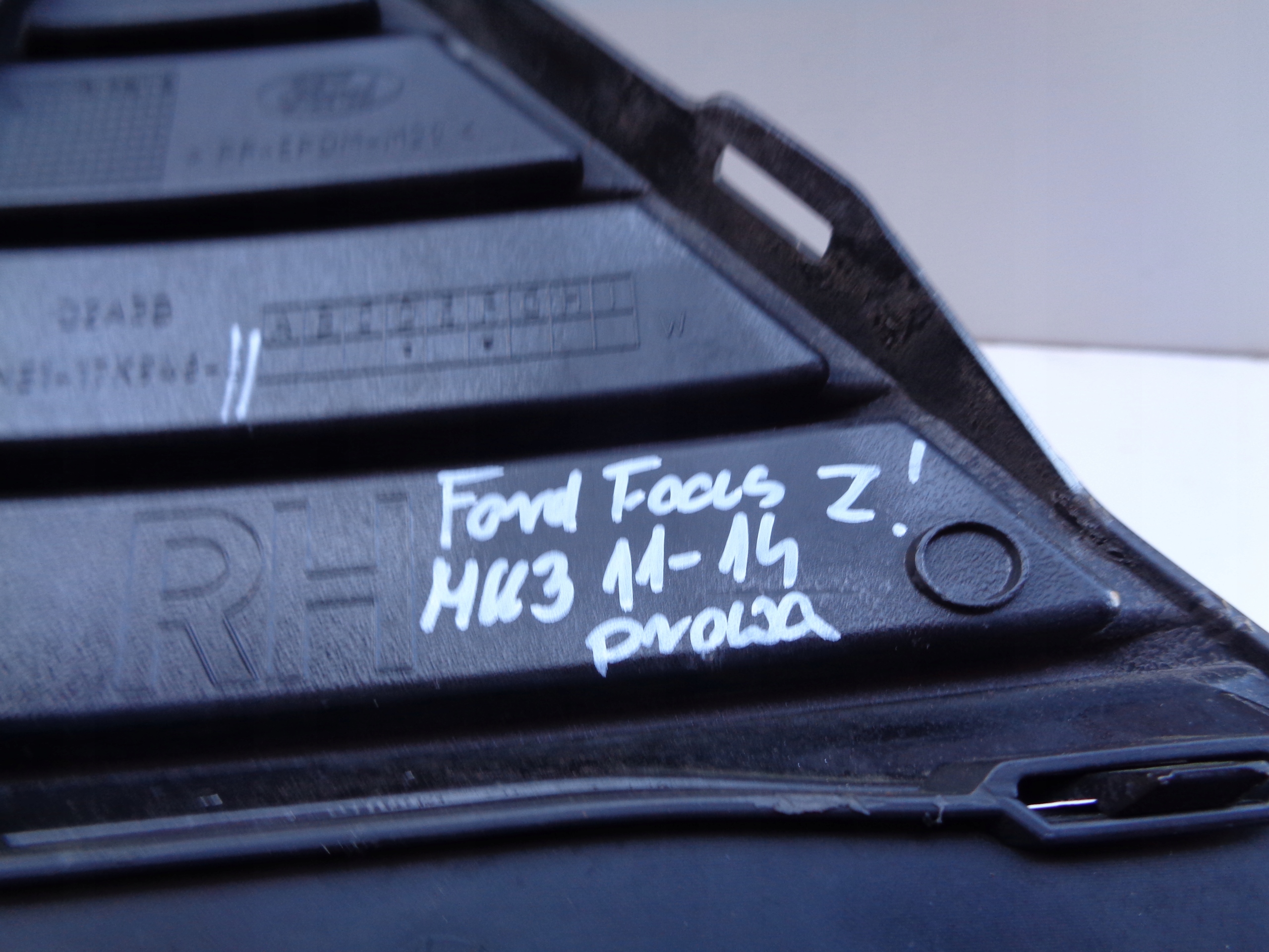 grid of a bumper right FORD FOCUS MK3 11-14