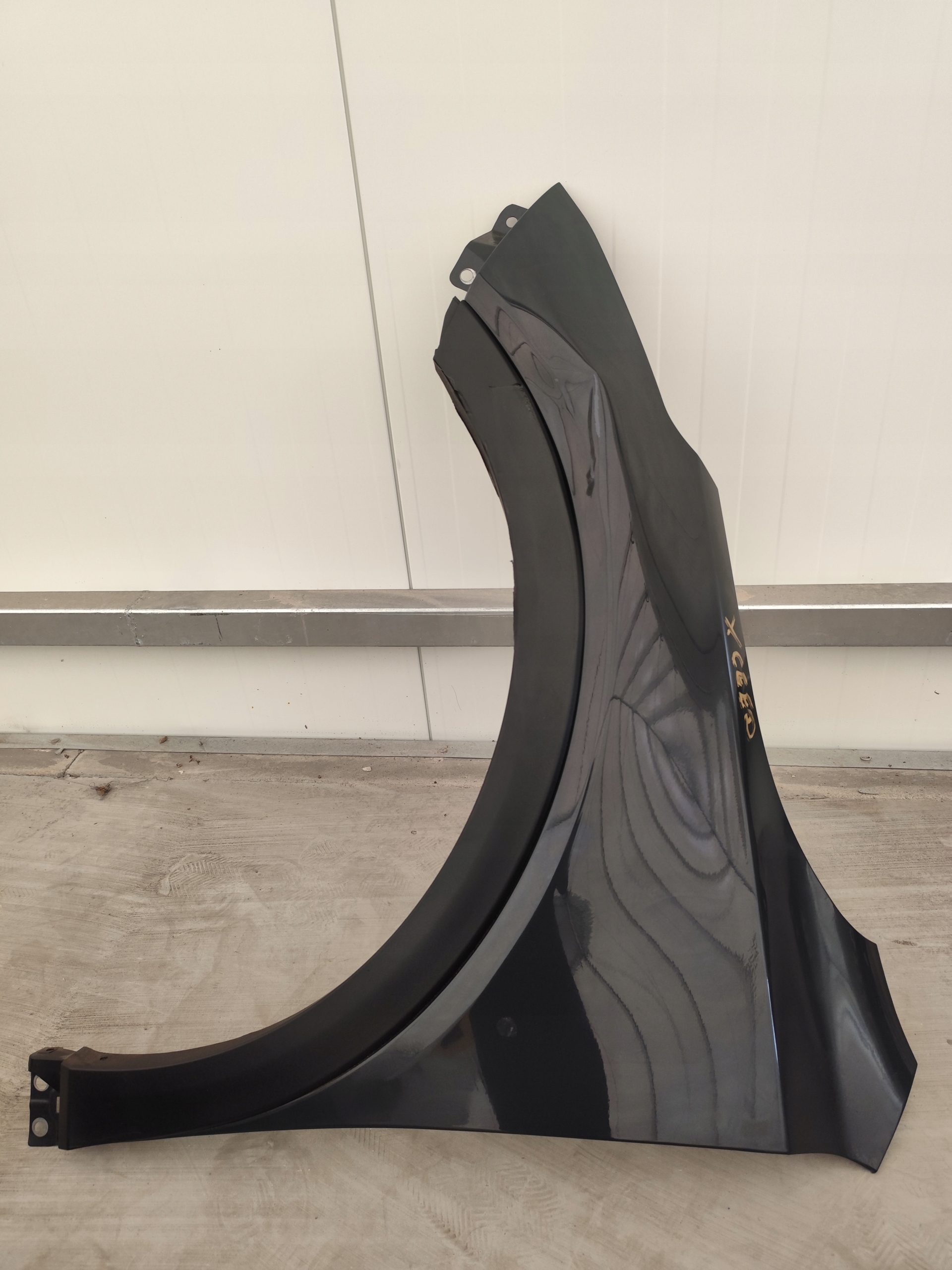 KIA X-CEED fender front left