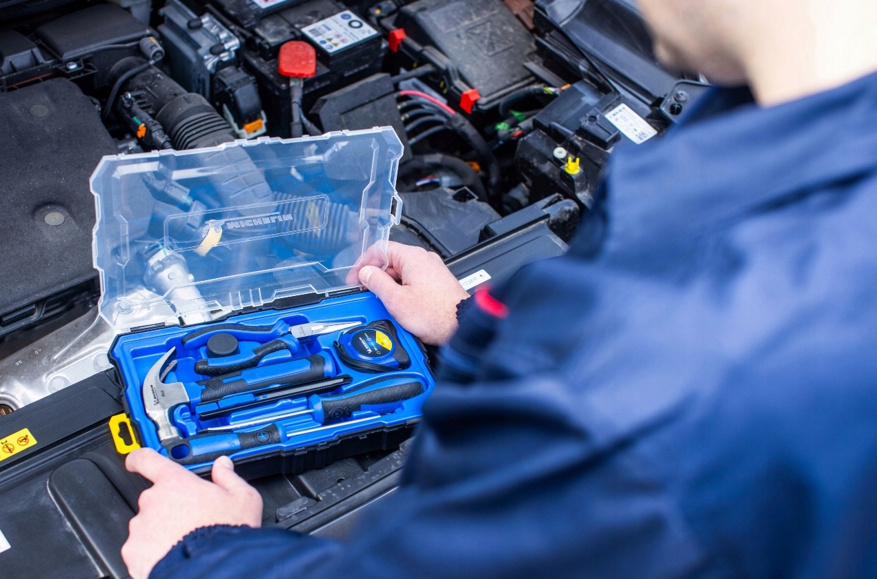 MICHELIN ZESTAW NARZĘDZI W WALIZCE 7 ELEMENTÓW Marka Michelin