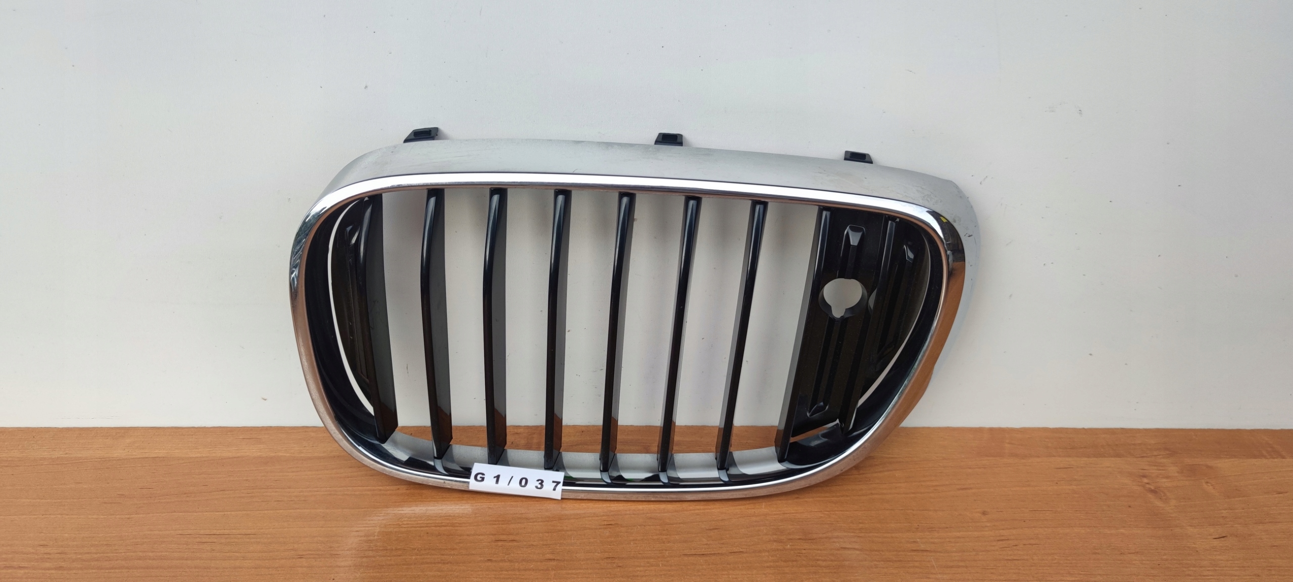 BMW 7 G11 G12 levá LH mřížka cerný střed KAMERA