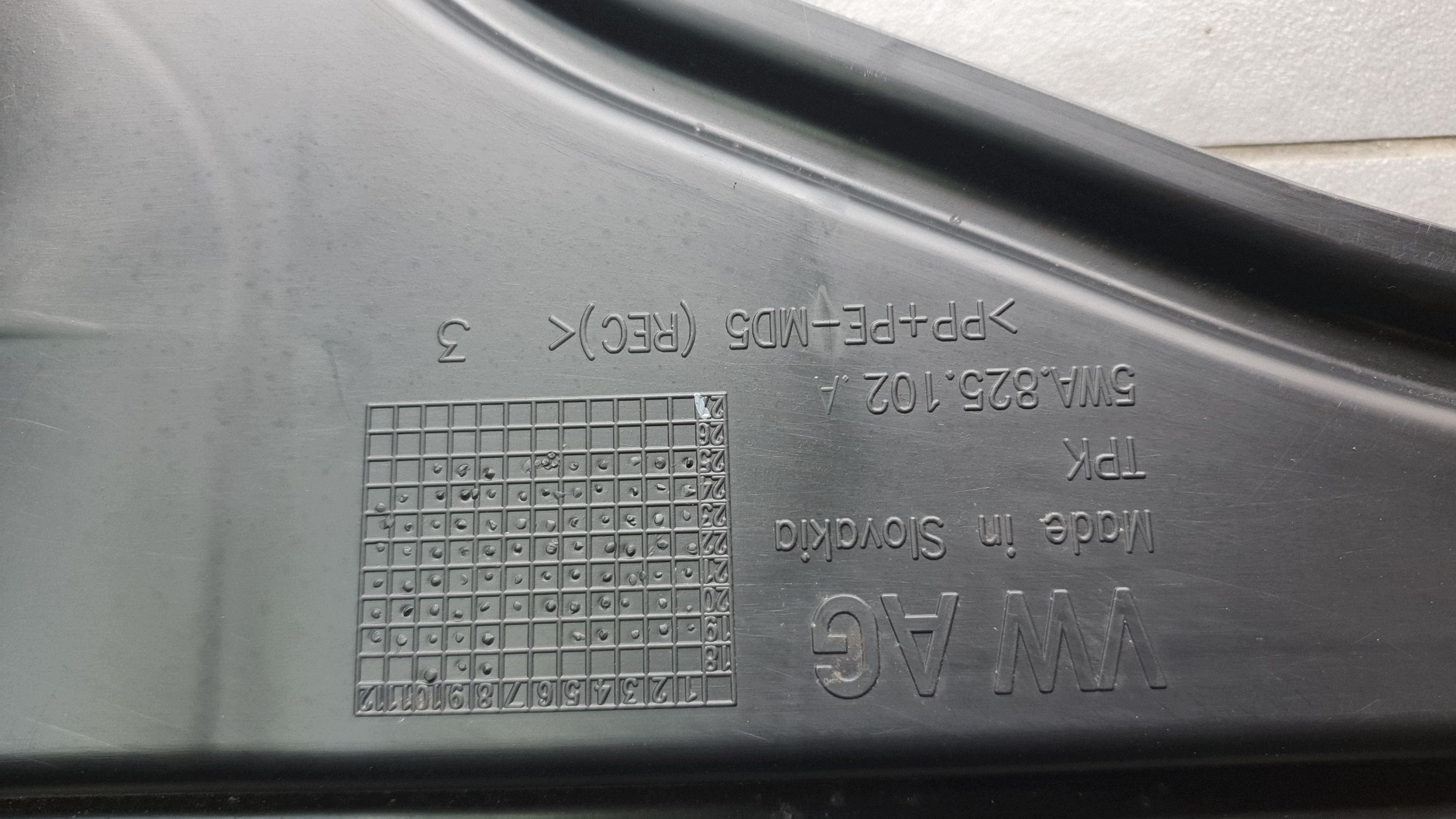Audi A3 8Y hb cover chassis side right 5WA825202H