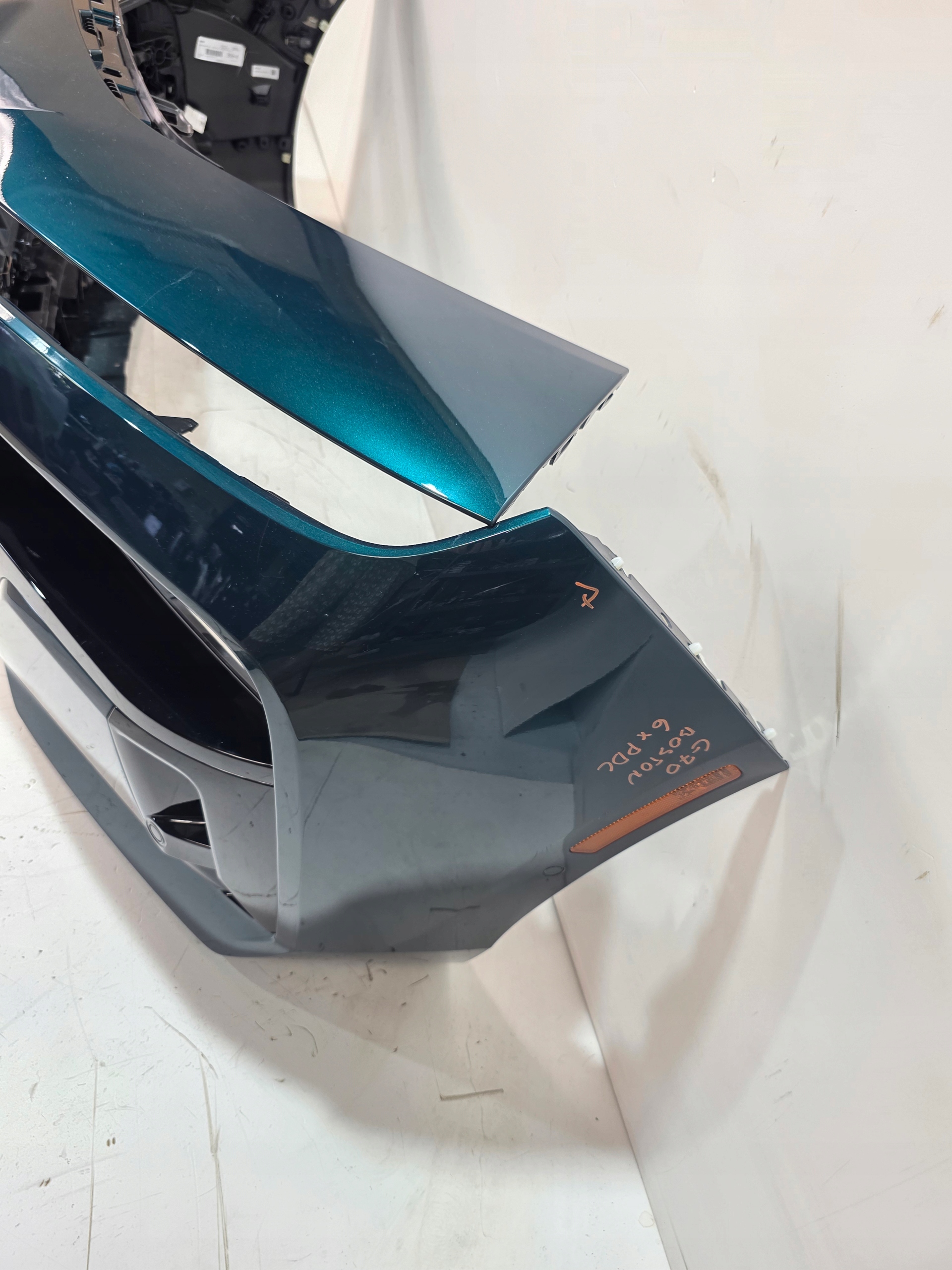 front bumper BMW G70 6PDC m-packet 275 BOSTON GREEN