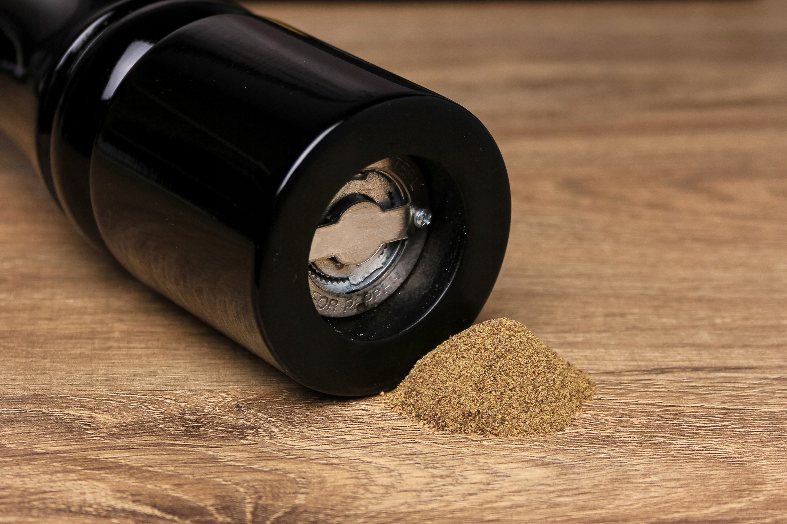 MŁYNKI MŁYNEK DO PIEPRZU I SOLI RĘCZNY DREWNIANY 2 Model 7M2017