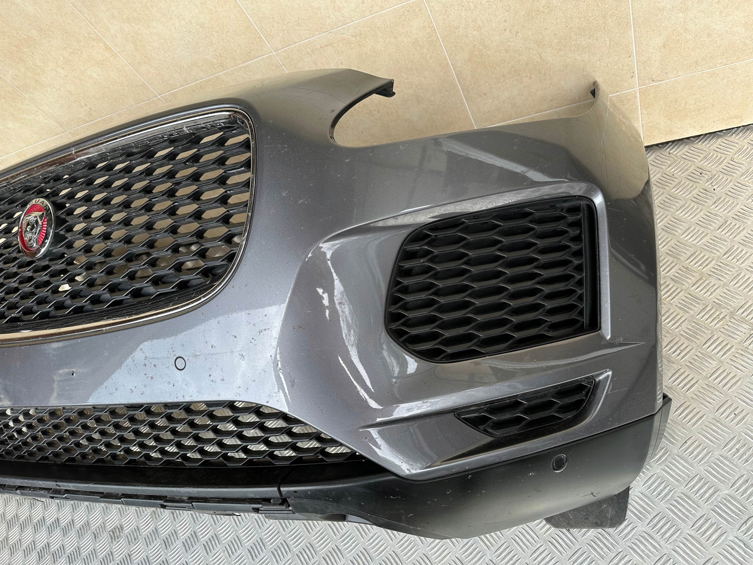 Paraurti anteriore JAGUAR E-PACE 4 PDC