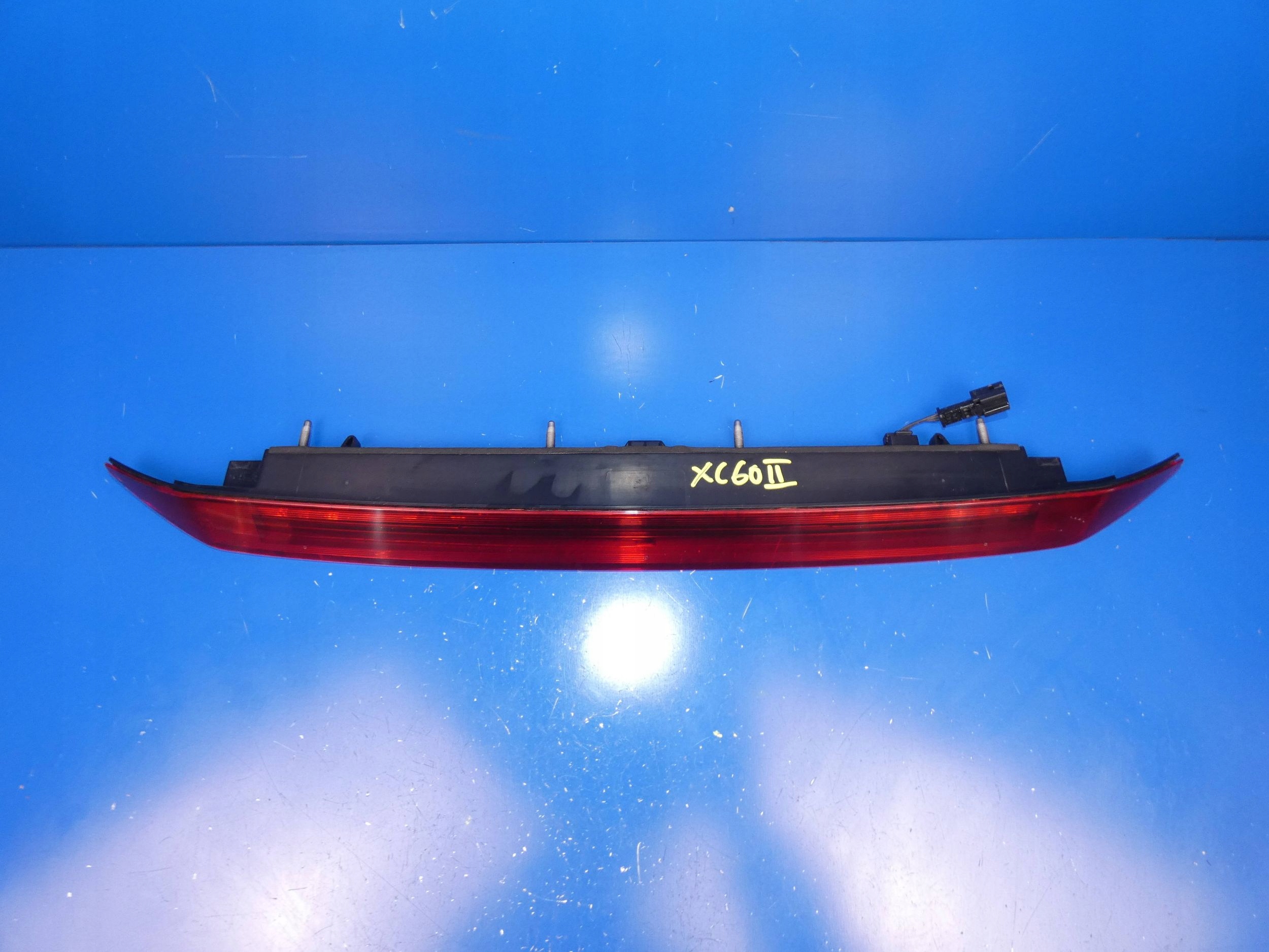 VOLVO XC60 II TRZECIE ŚWIATŁO STOPU STOP Producent części Volvo OE