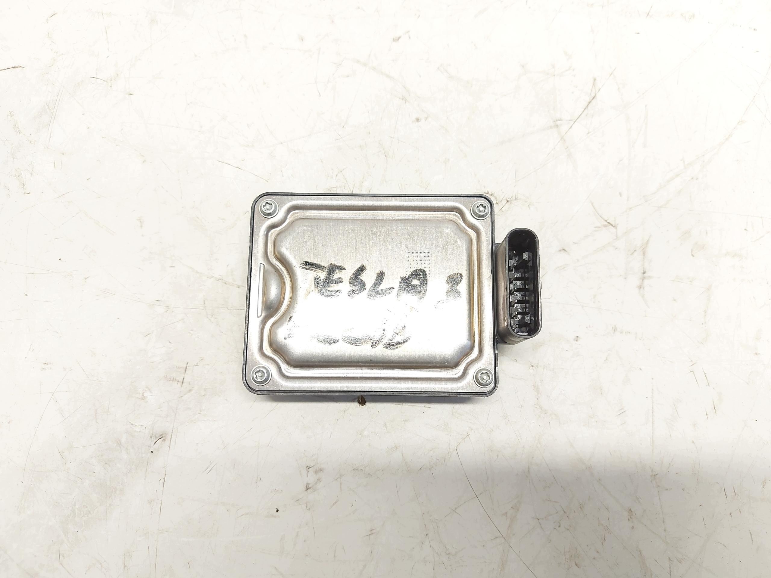TESLA MODEL 3 2022r Radar branik prednji dio 1108647-00-D