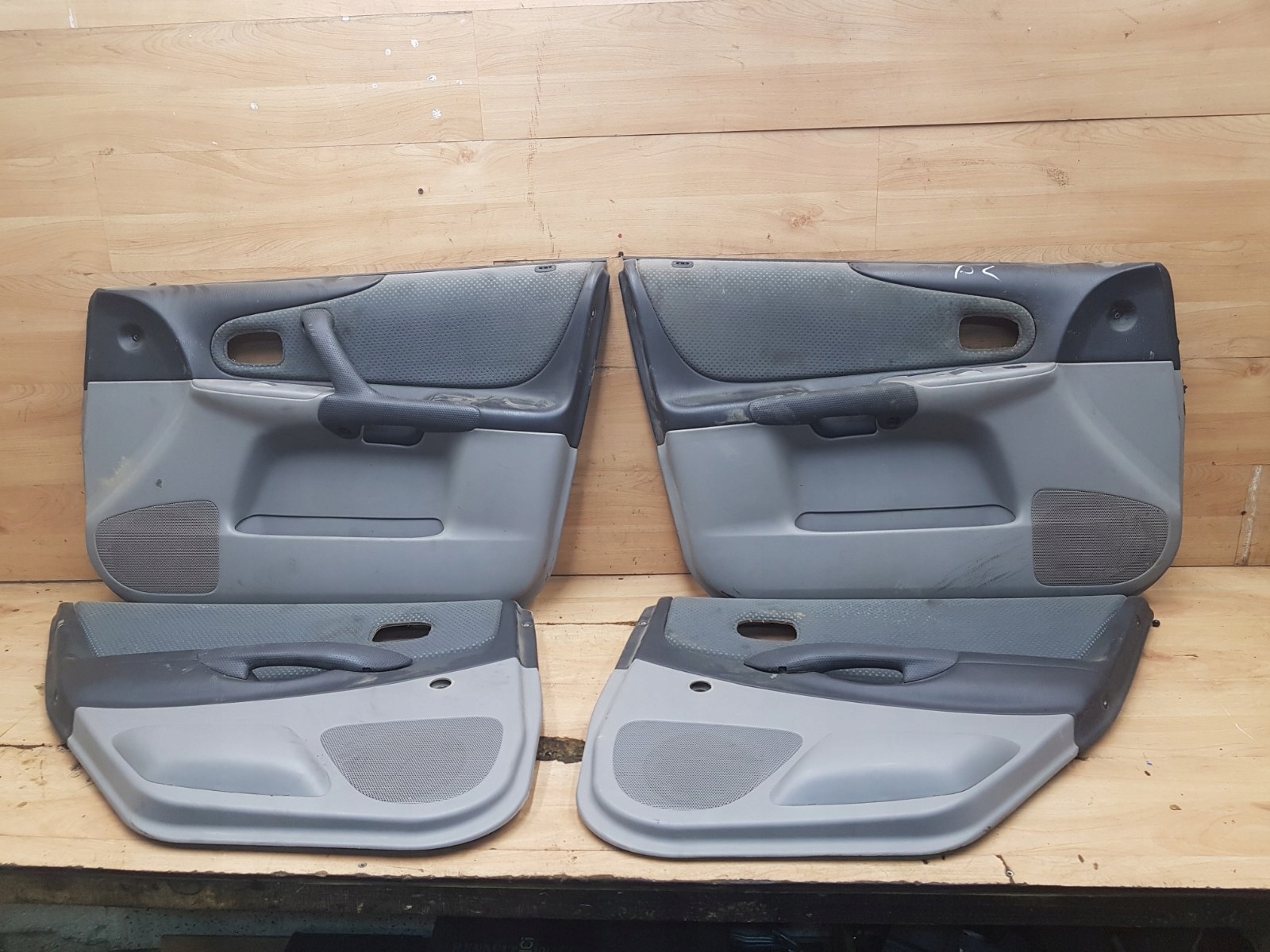 дверные карты перед зад комплект mazda 323F BJ