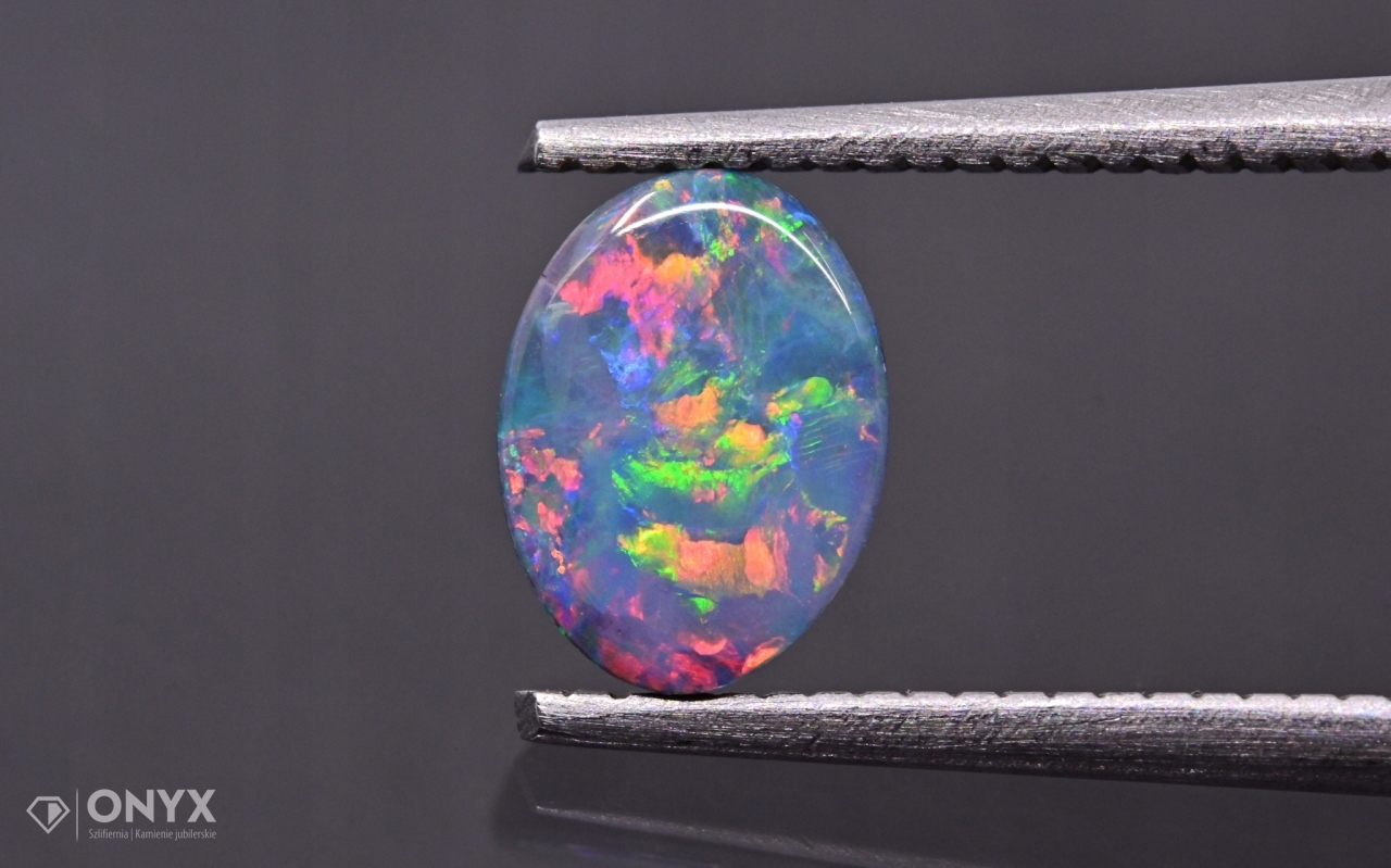 Opal Australská mělká konvexní dublet ovál 7x5 m