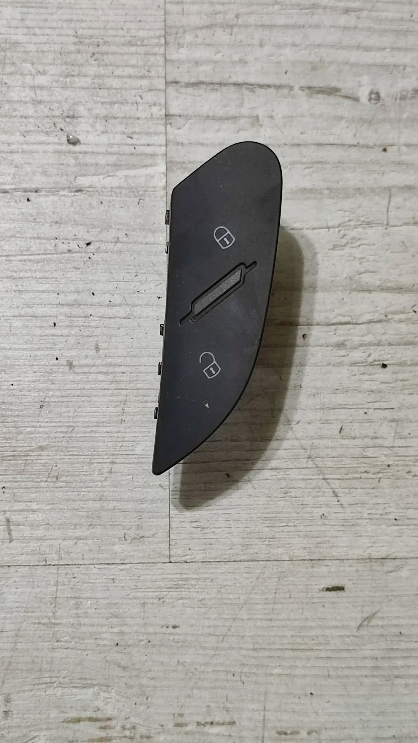 Alfa Romeo Stelvio 2021 button central of a lock left front