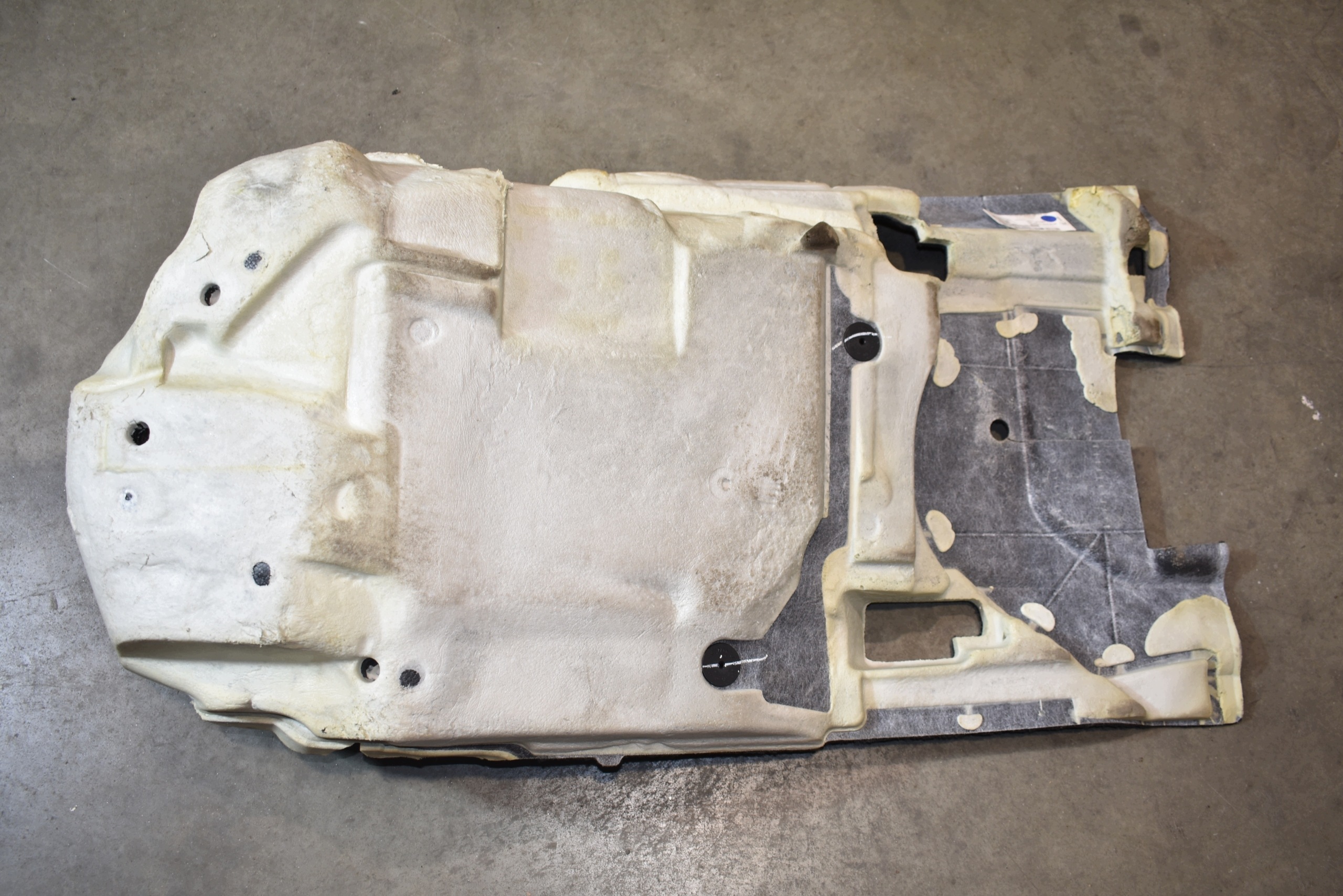 perfect condition carpet front front right MERCEDES GLS X167