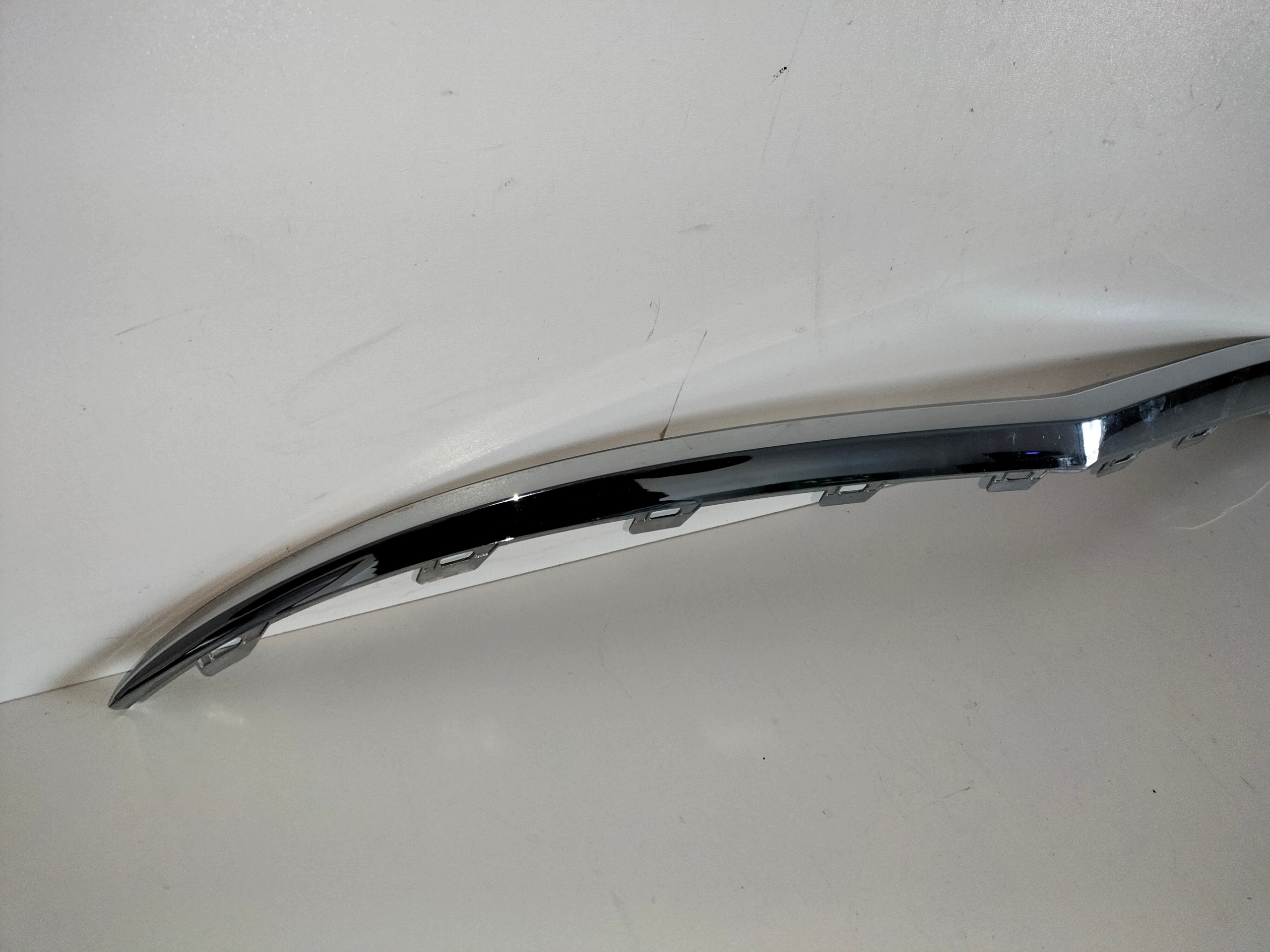 moulding cap chrom of a bumper front left VW T-ROC 17