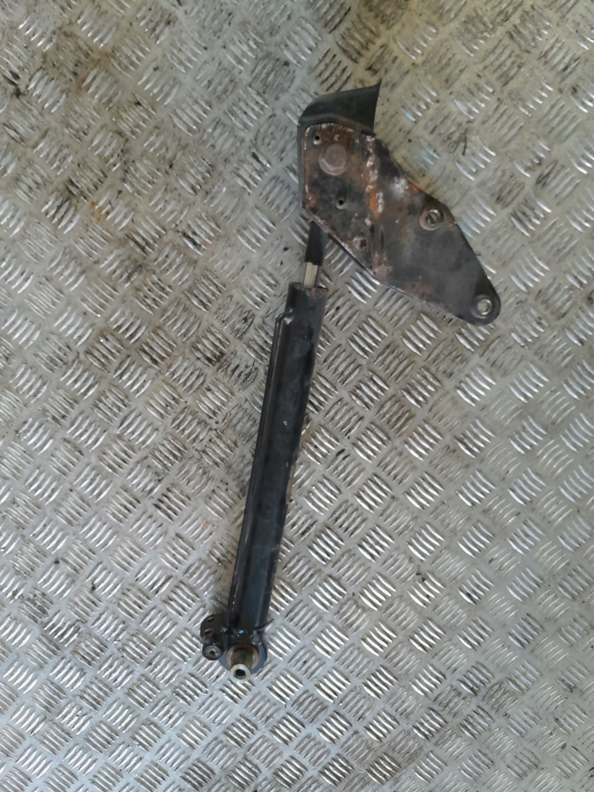 SIŁOWNIK PODNOSZENIA KABINY VOLVO FL RENAULT MIDLUM DXI 220