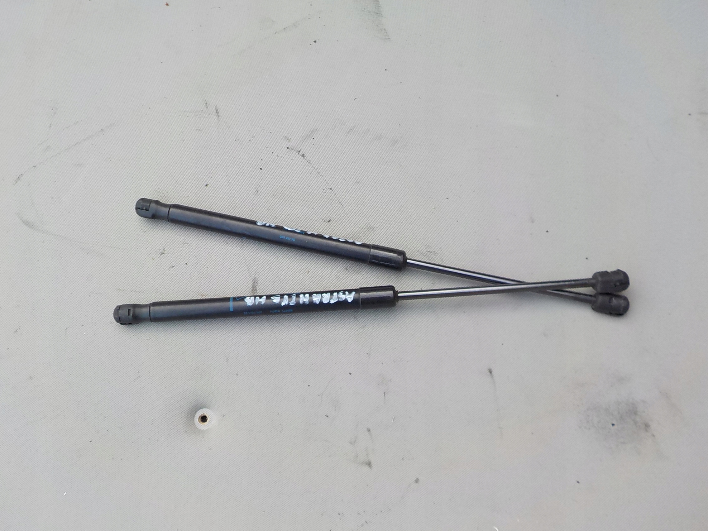 Dämpfer heckklappe heck komplet opel astra H 5D HB